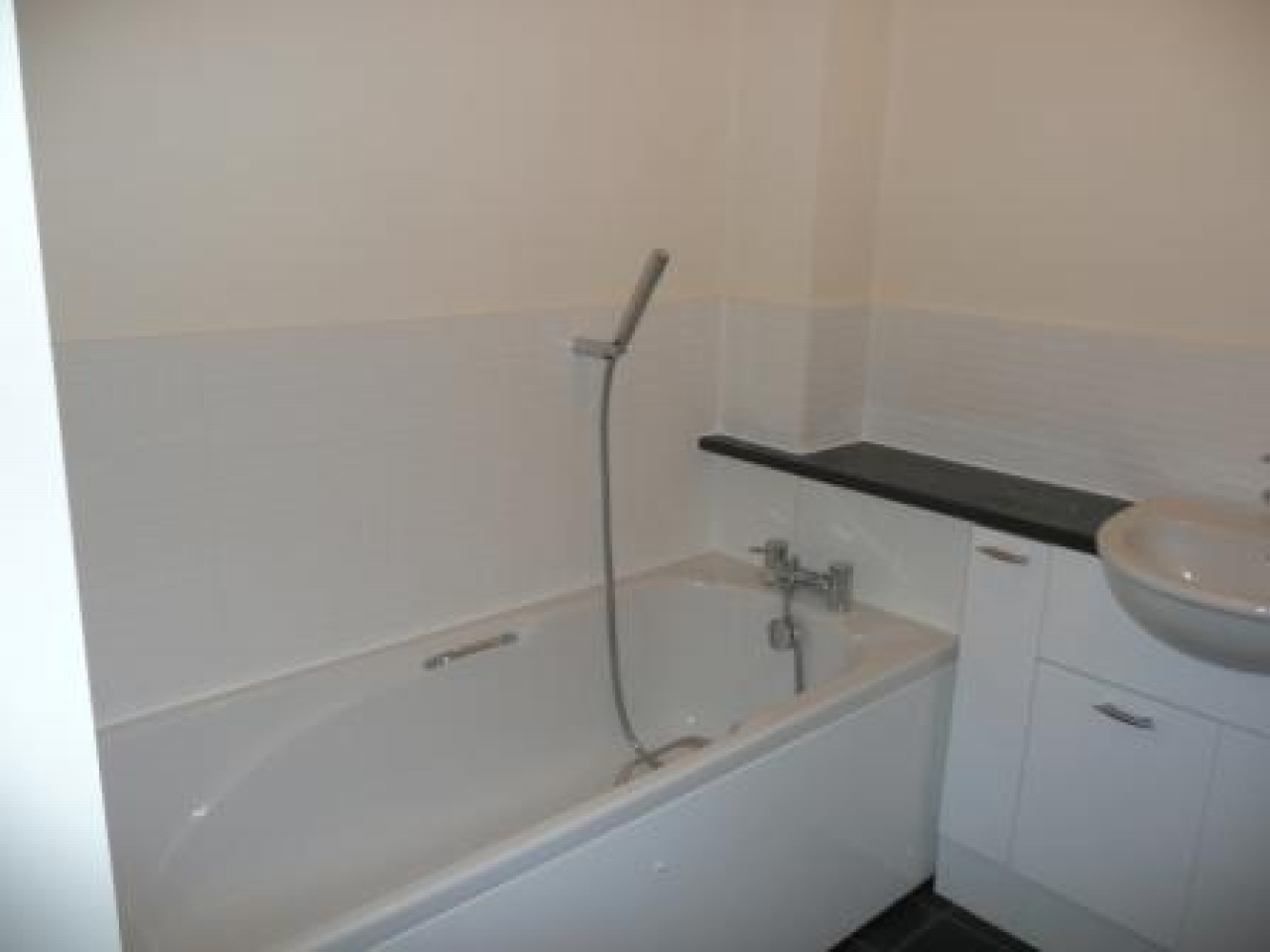 2 bedroom Let in Hyde - 0.