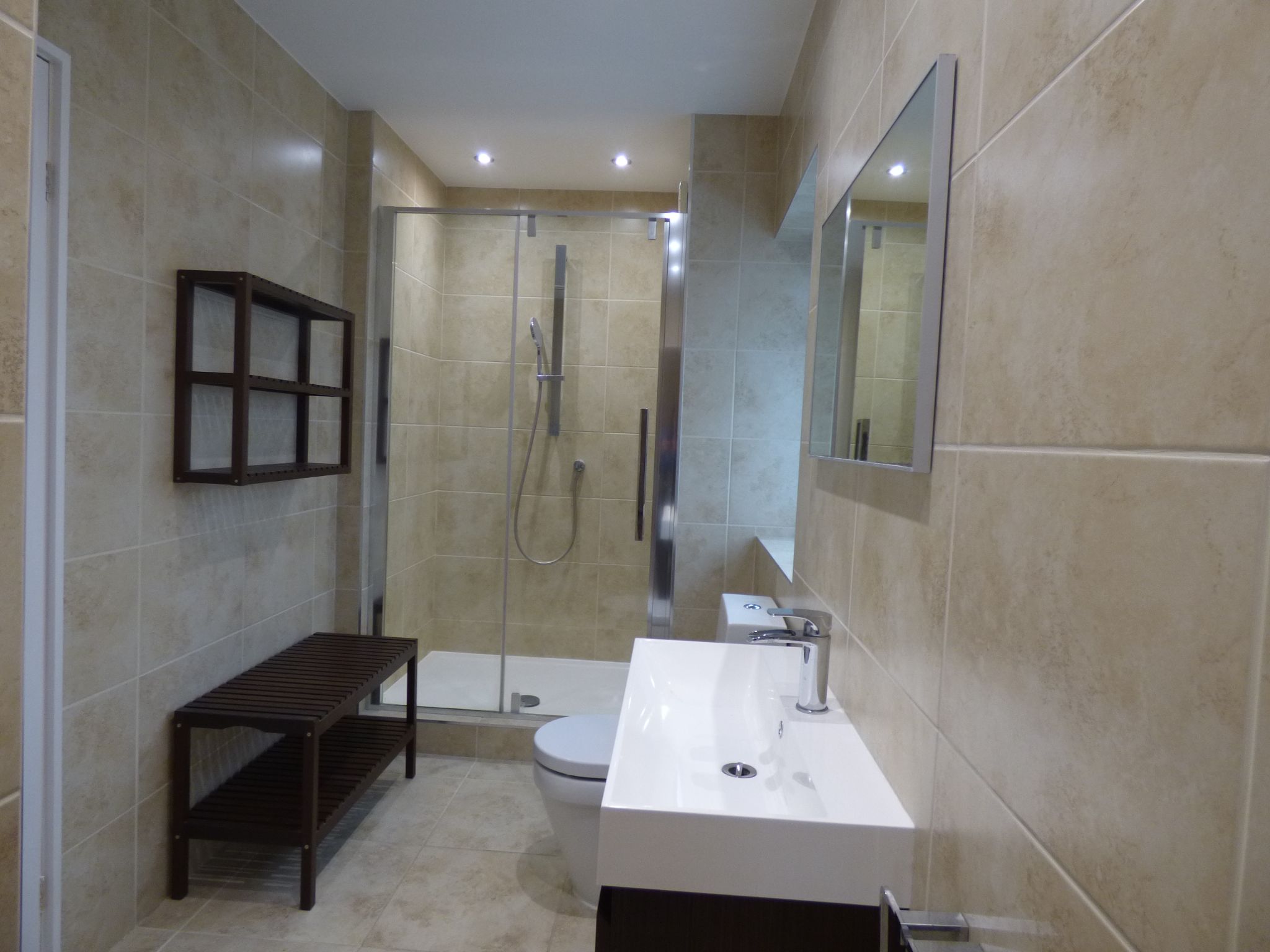 3 bedroom semi-detached house Let in Stockport - Jack & Jill Upstairs Bathroom.