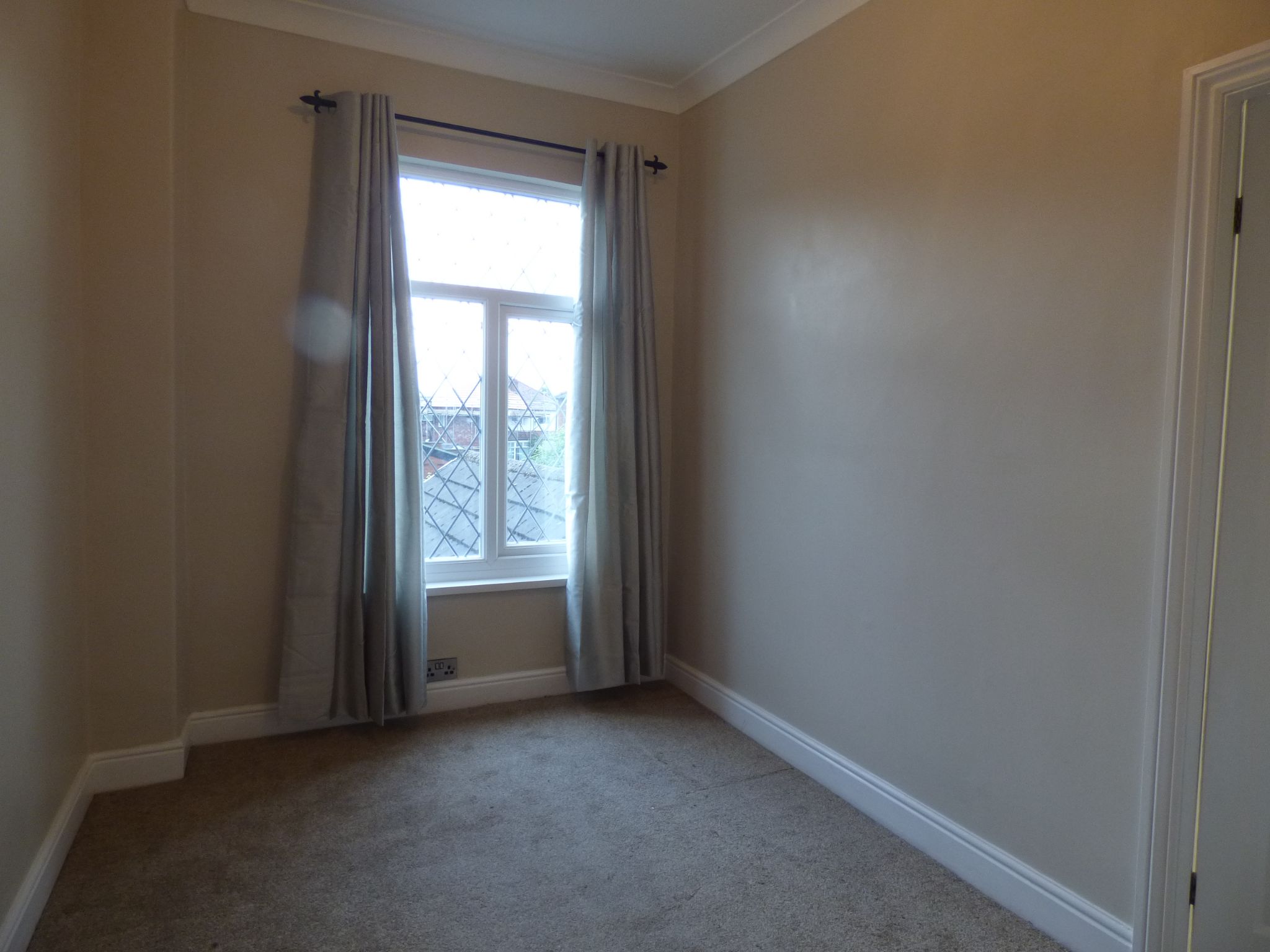 3 bedroom semi-detached house Let in Stockport - Bedroom Two.