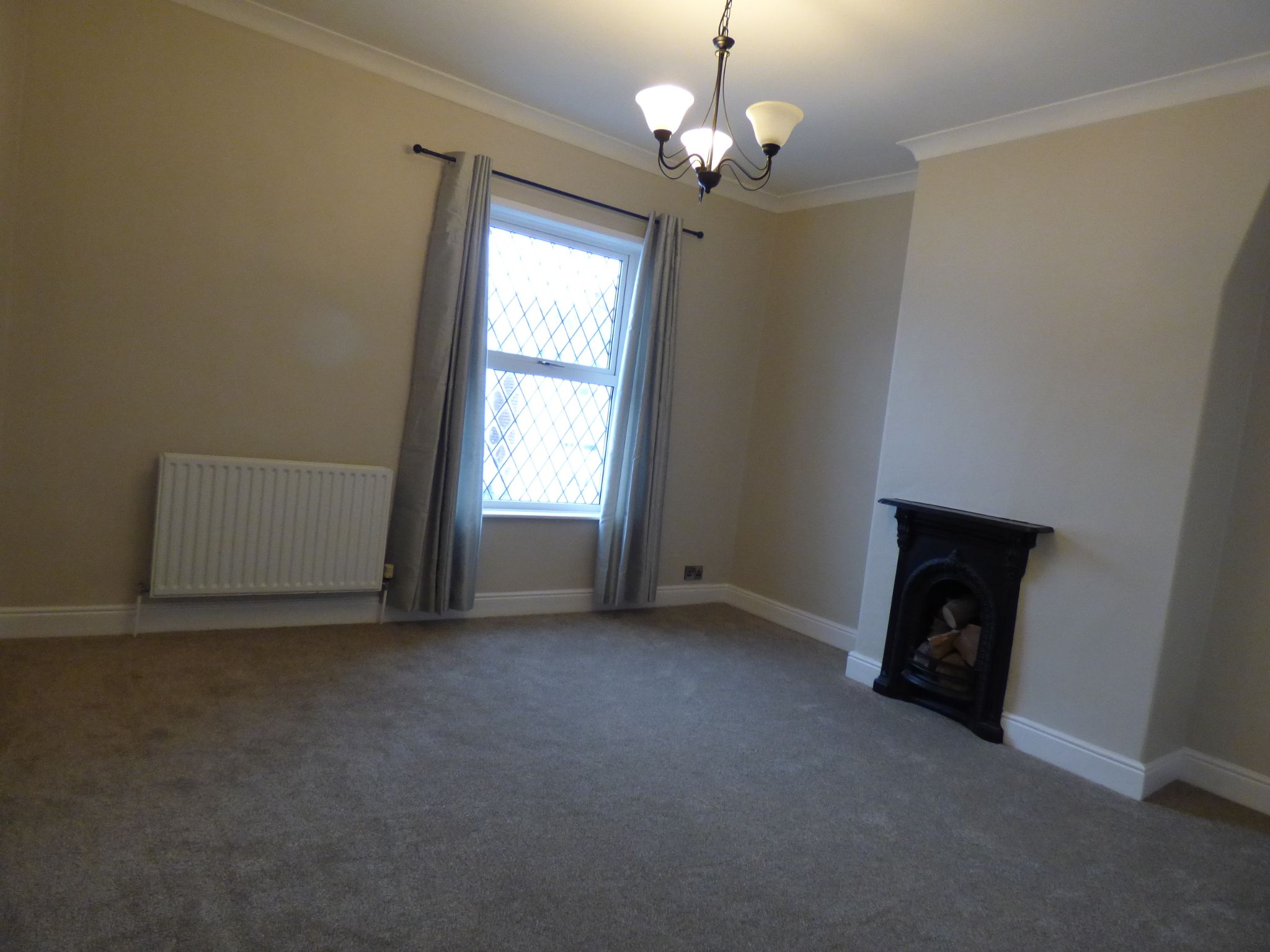 3 bedroom semi-detached house Let in Stockport - Bedroom One.