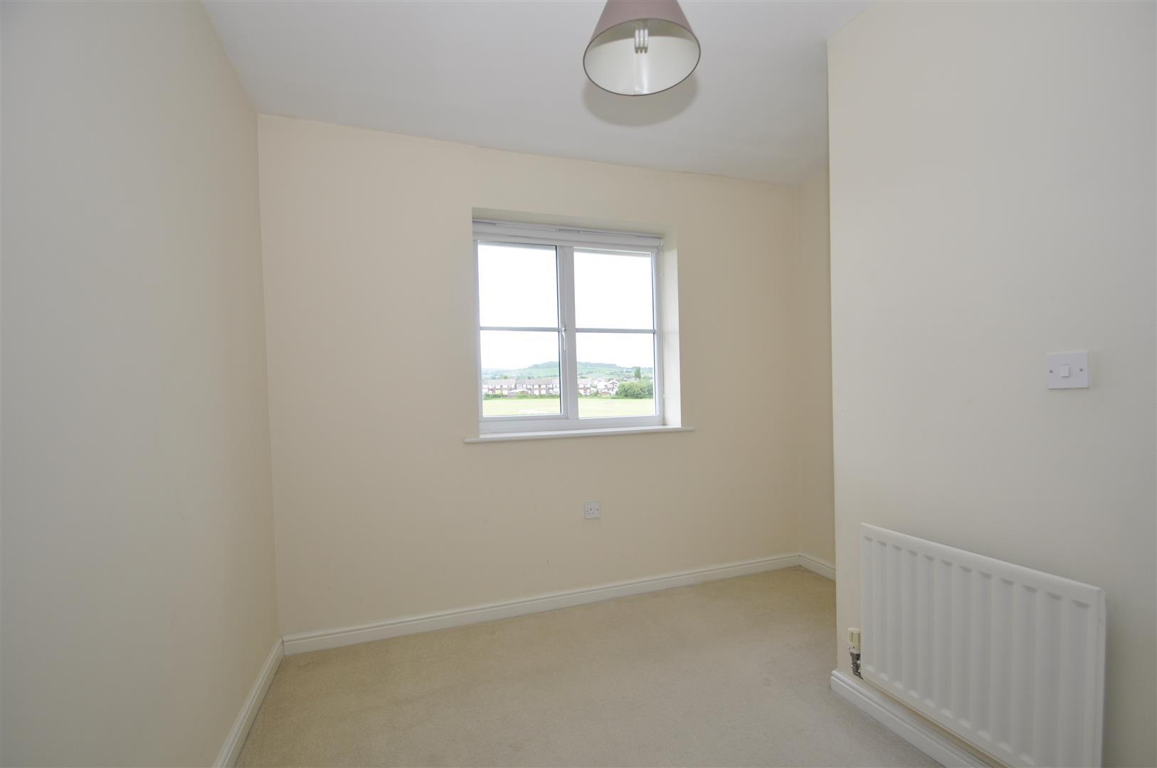 2 bedroom apartment flat/apartment Under Offer in Hyde - Photograph 4.