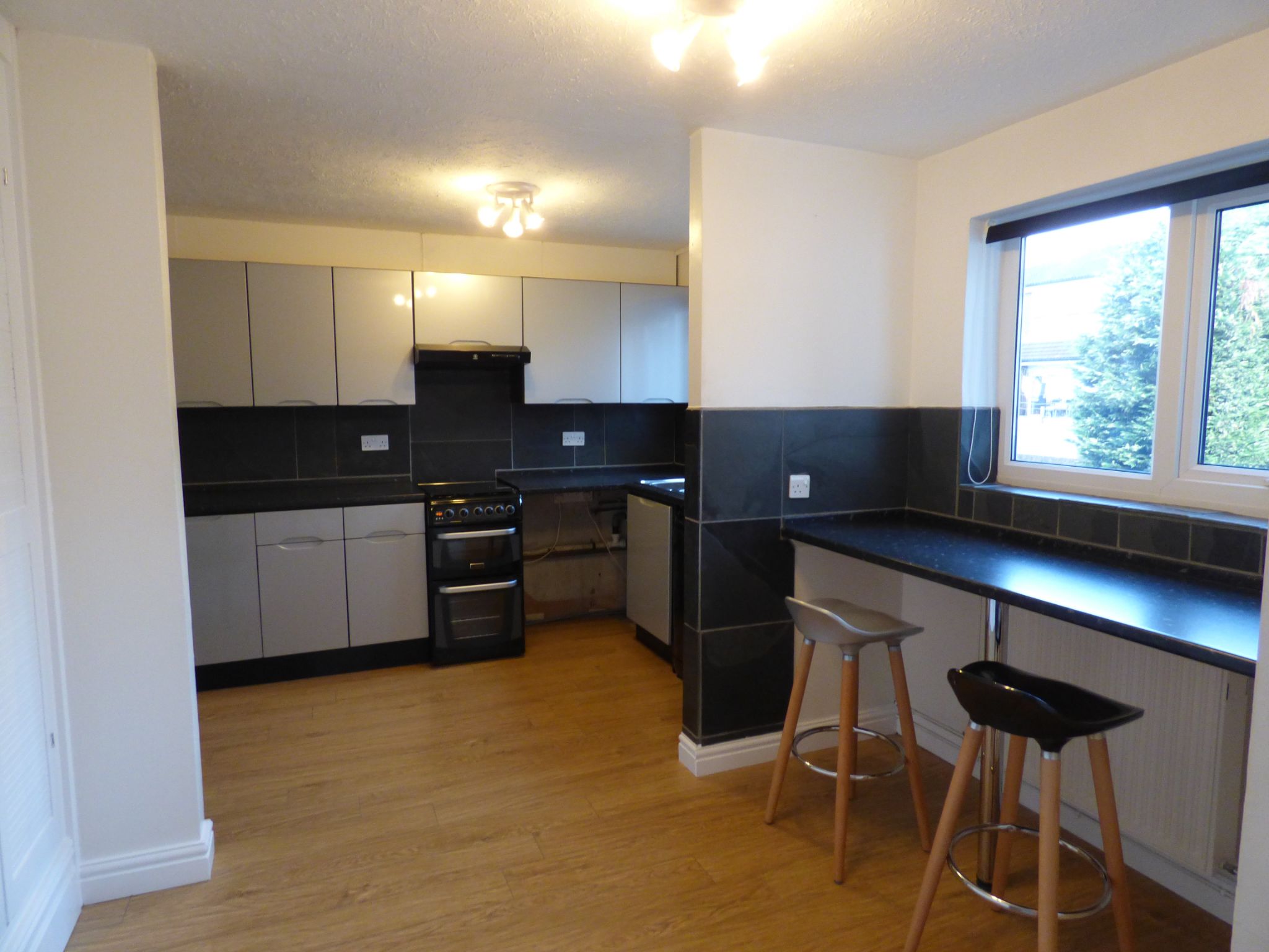 3 bedroom duplex flat/apartment Let in Stockport - Photograph 2.