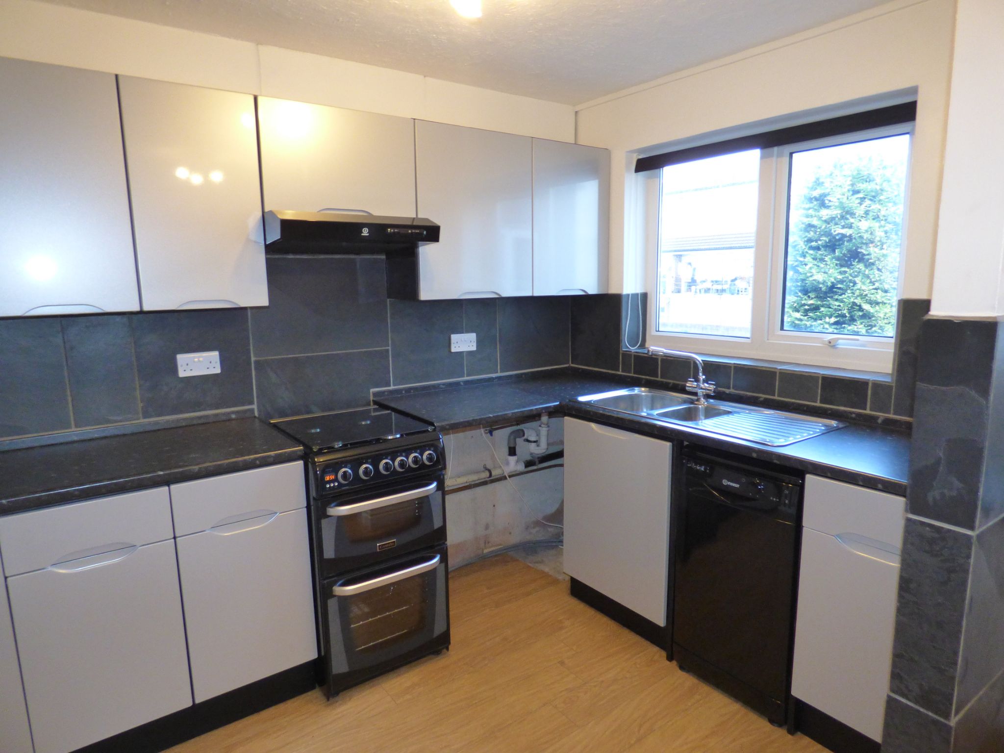 3 bedroom duplex flat/apartment Let in Stockport - Photograph 4.