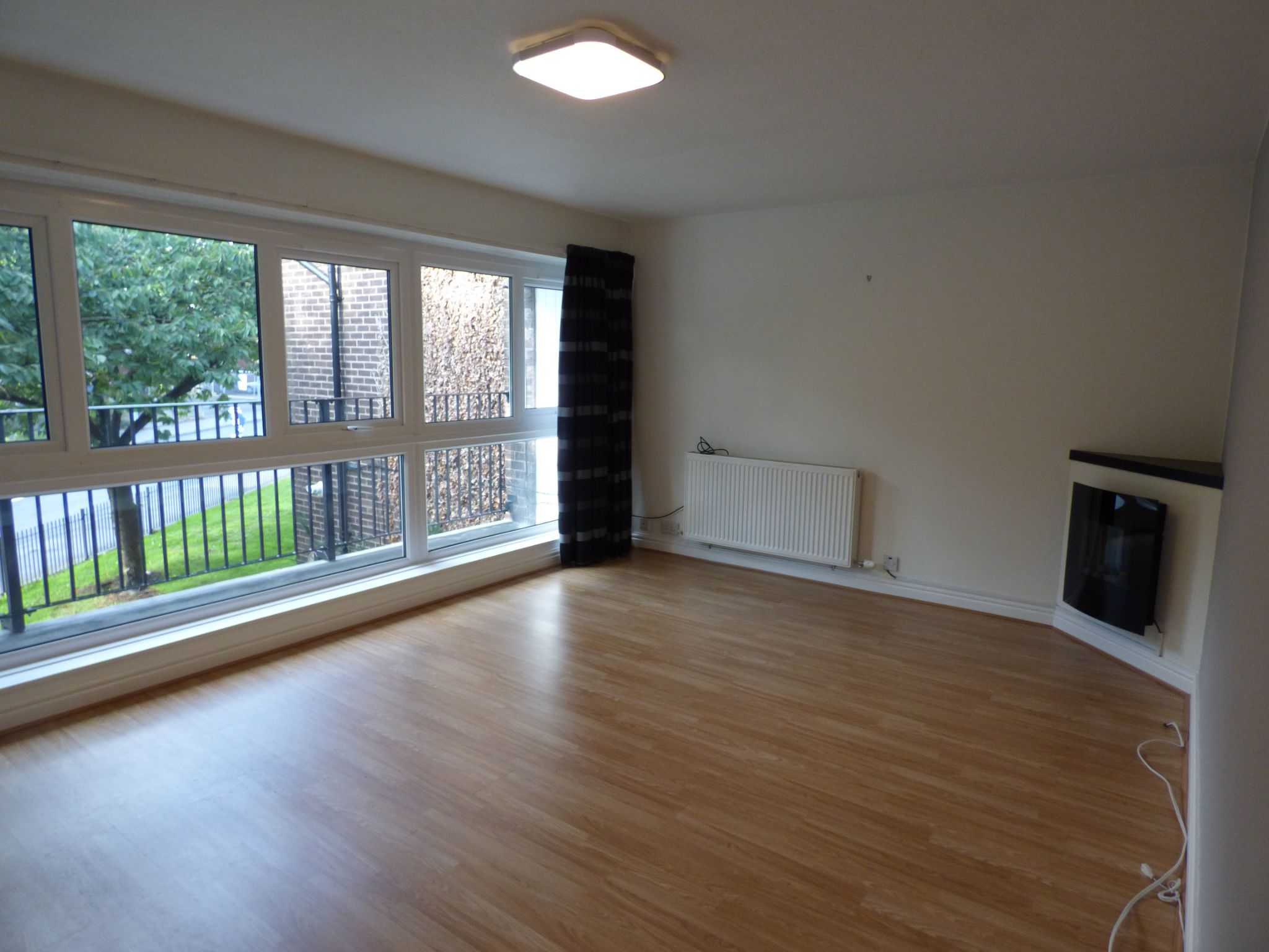 3 bedroom duplex flat/apartment Let in Stockport - Photograph 5.