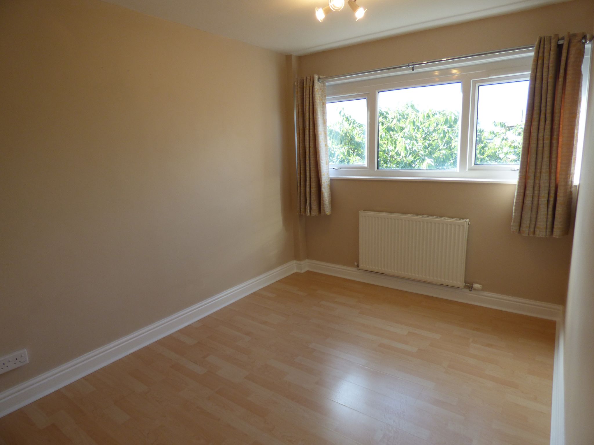 3 bedroom duplex flat/apartment Let in Stockport - Photograph 9.