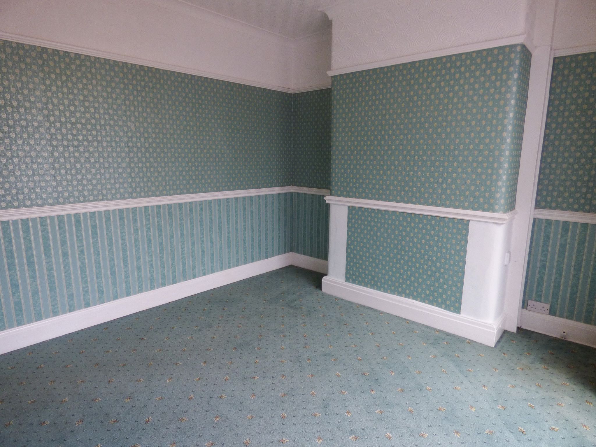 3 bedroom semi-detached house Let in Stockport - Photograph 4.