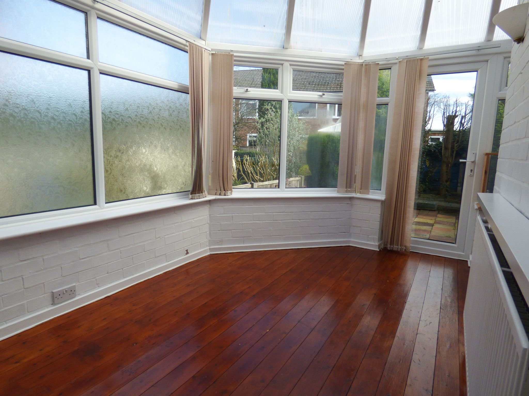 3 bedroom semi-detached house Let in Stockport - Photograph 5.