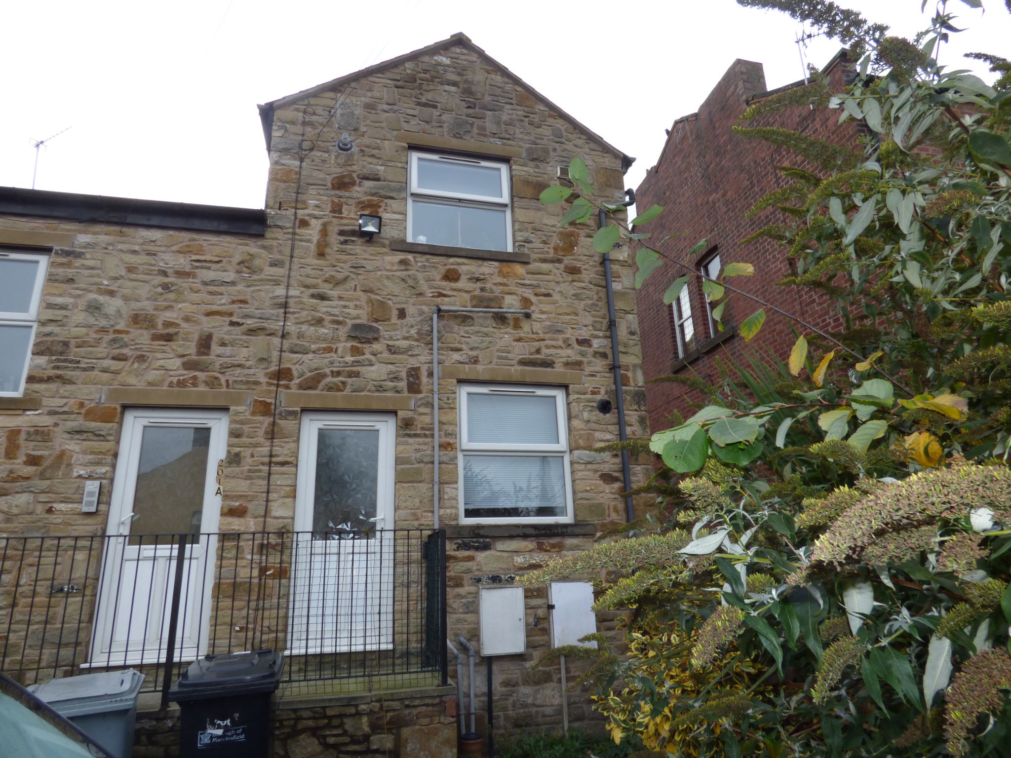 2 bedroom apartment flat/apartment Let in Stockport - Photograph 1.