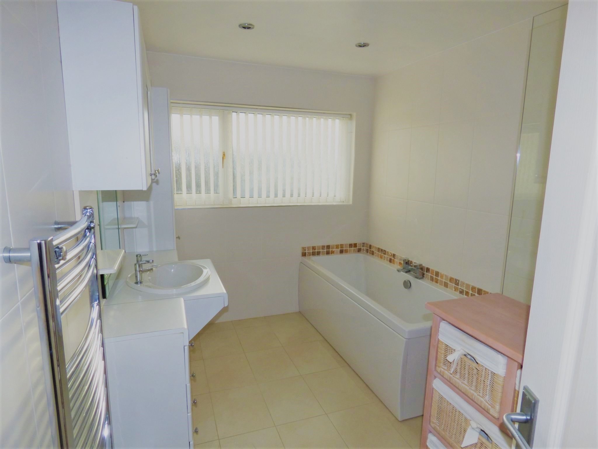 4 bedroom semi-detached house Let in Stockport - Photograph 9.