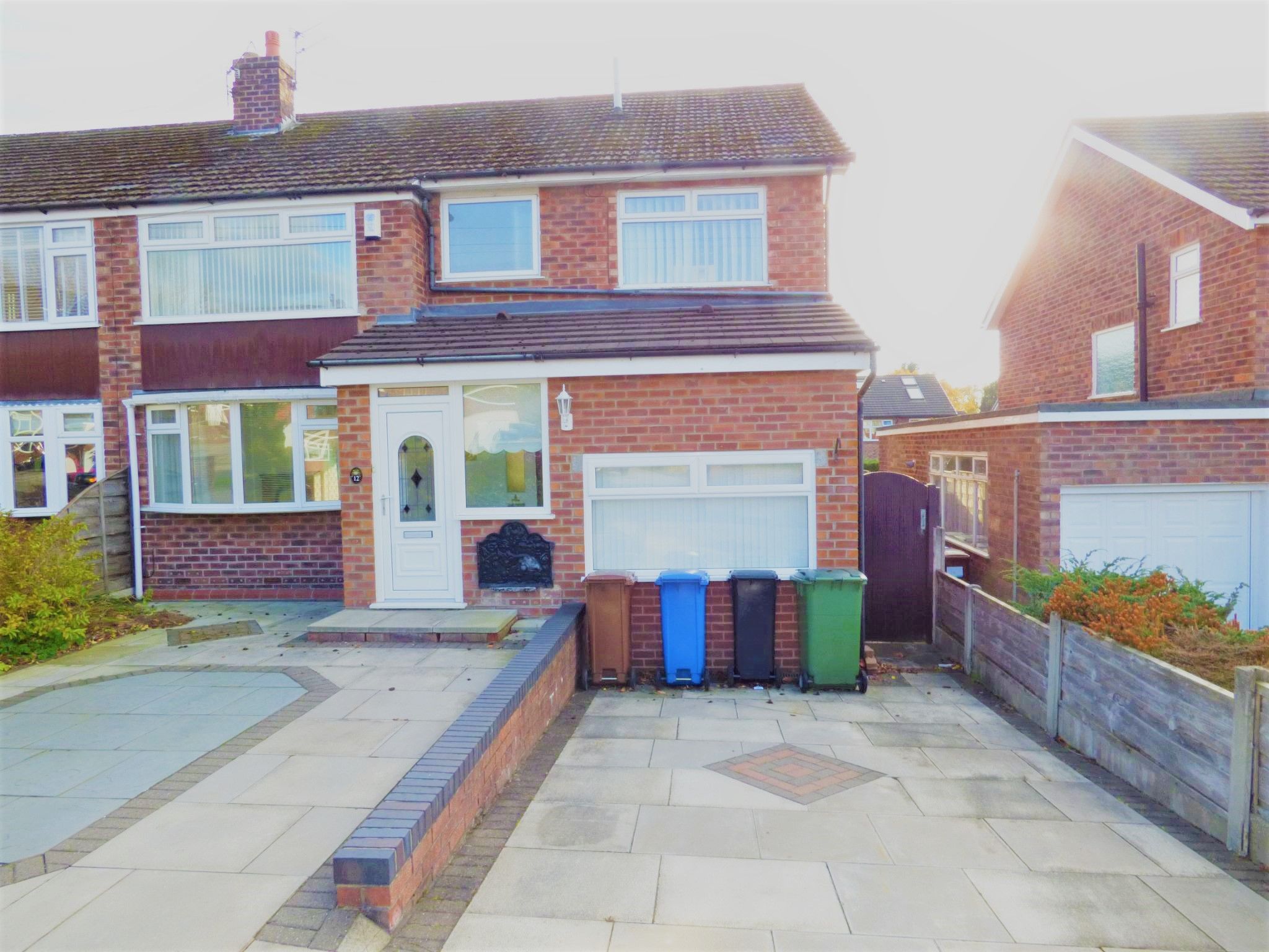 4 bedroom semi-detached house Let in Stockport - Photograph 1.