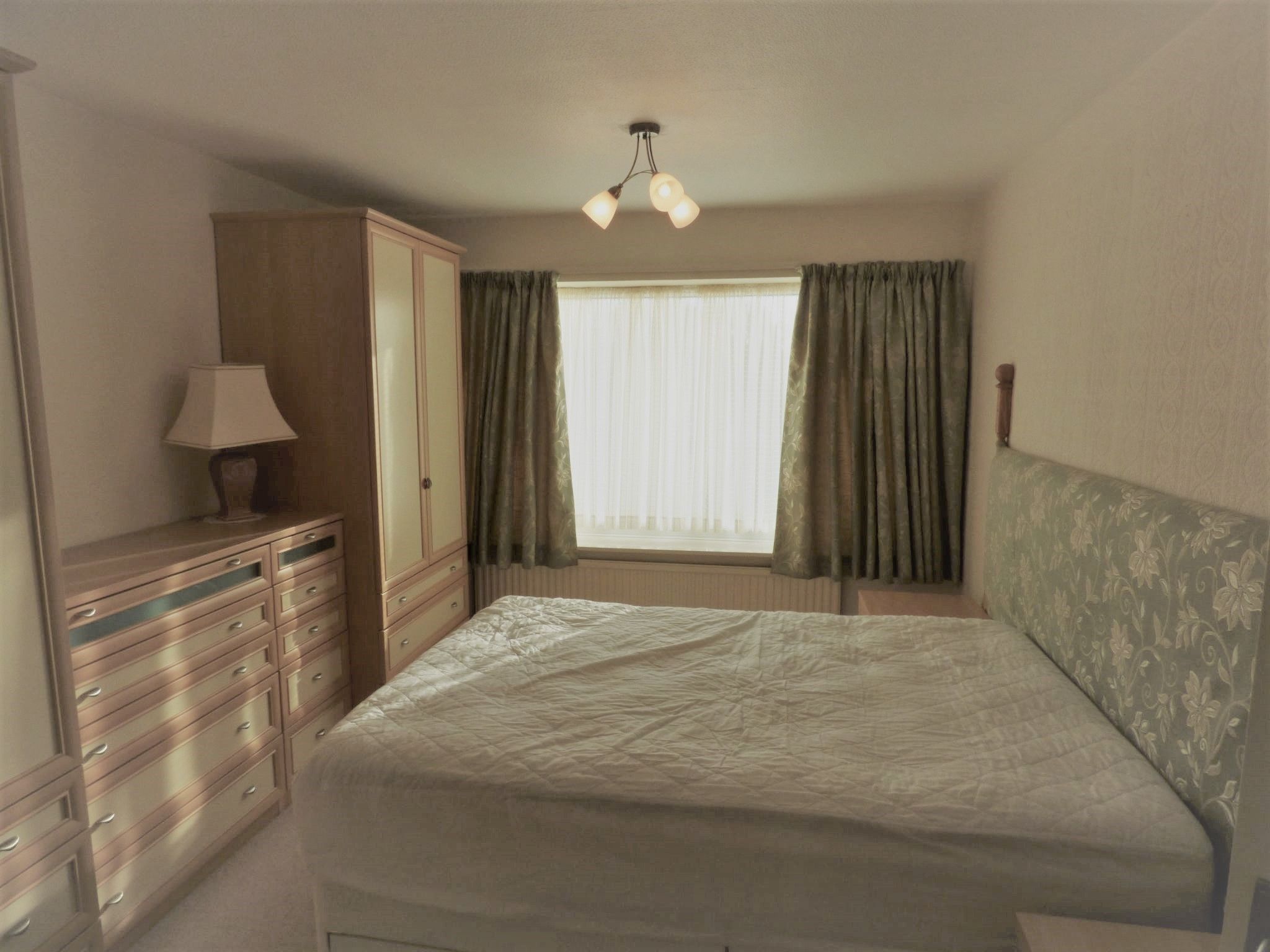 4 bedroom semi-detached house Let in Stockport - Photograph 7.