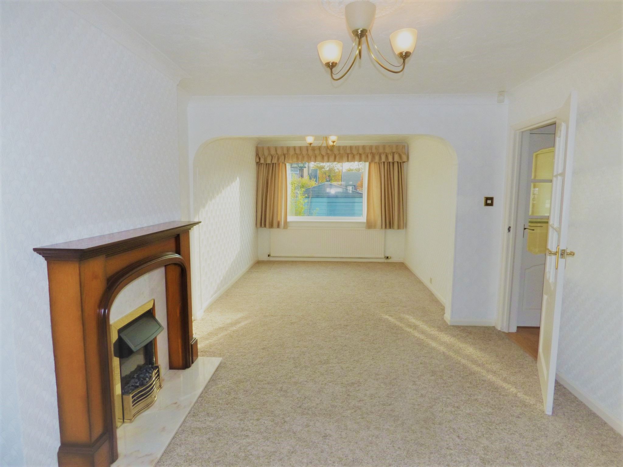 4 bedroom semi-detached house Let in Stockport - Photograph 5.