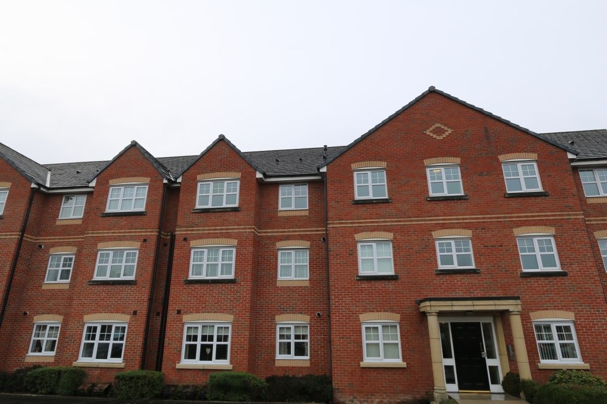 2 bedroom apartment flat/apartment Let in Manchester - Photograph 1.