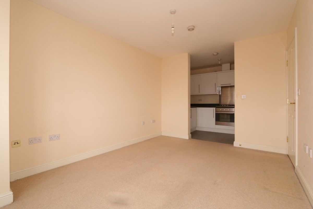 2 bedroom apartment flat/apartment Let in Manchester - Photograph 4.