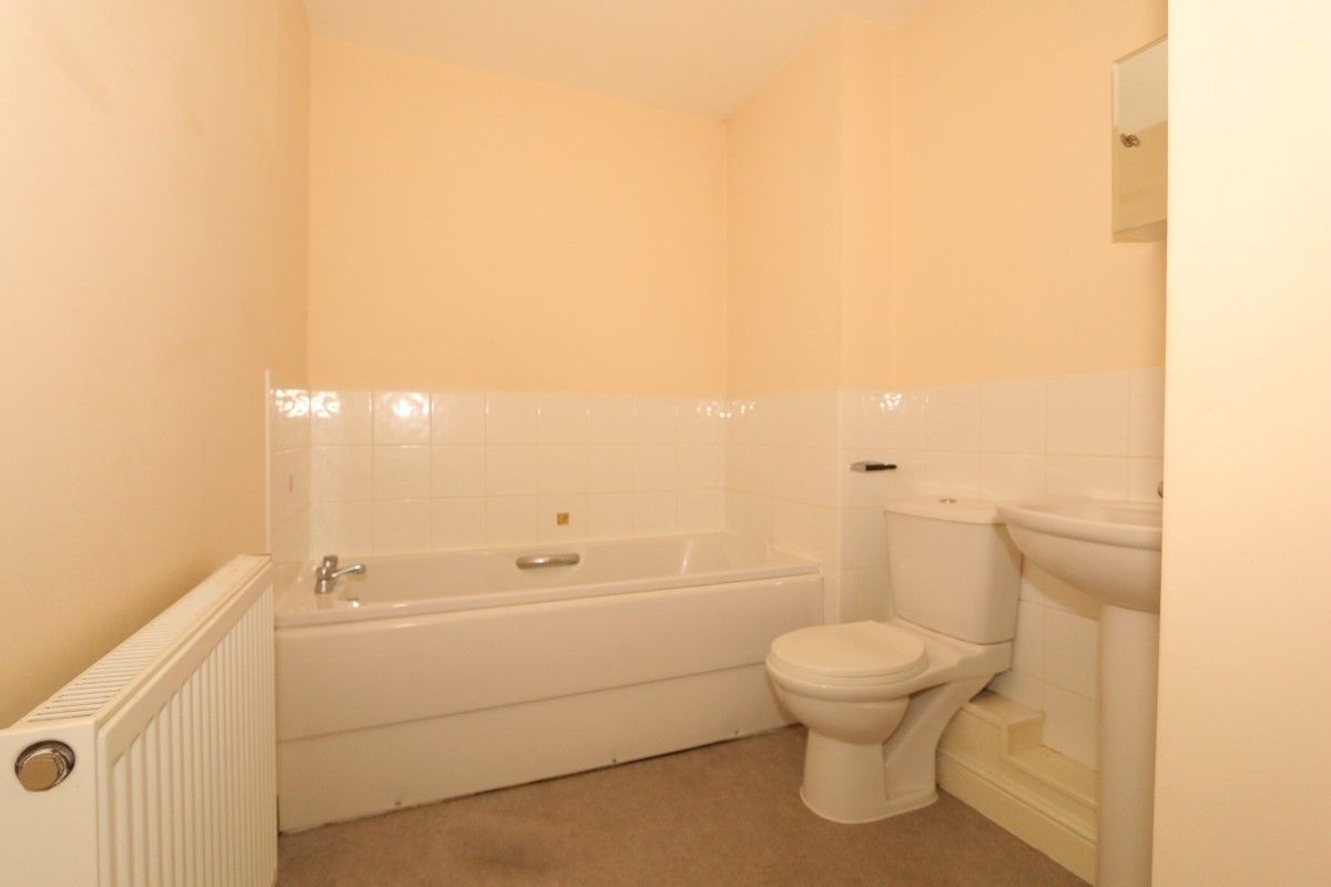 2 bedroom apartment flat/apartment Let in Manchester - Photograph 7.