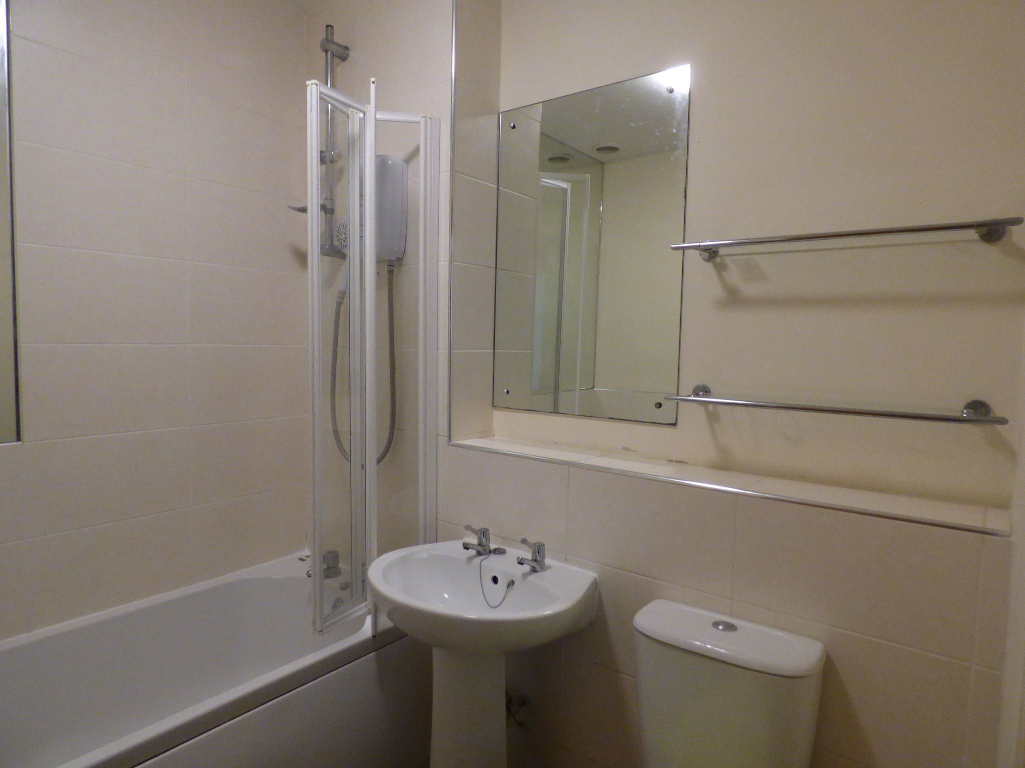 2 bedroom apartment flat/apartment Let in Stockport - Photograph 8.