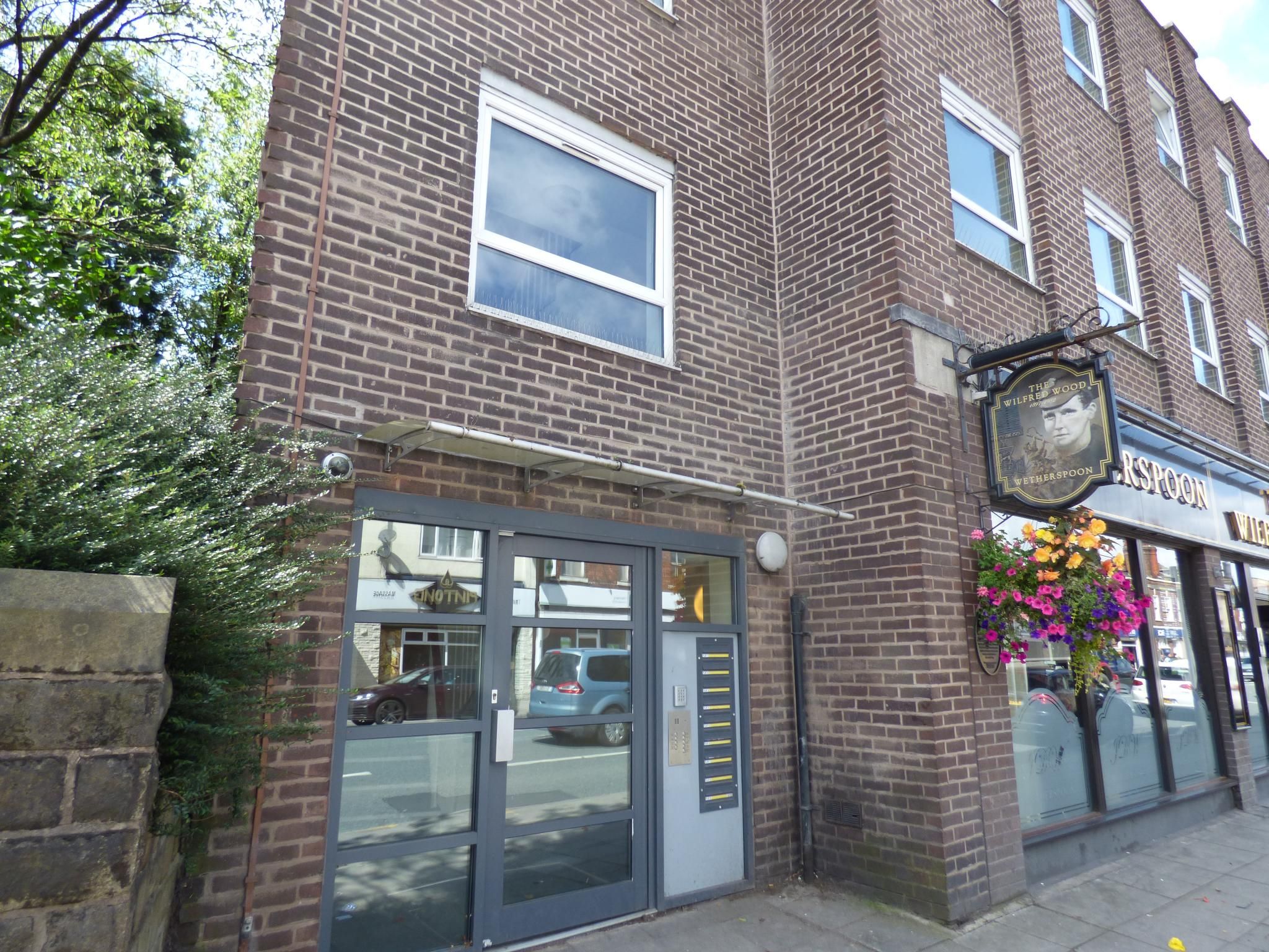 2 bedroom apartment flat/apartment Let in Stockport - Photograph 1.