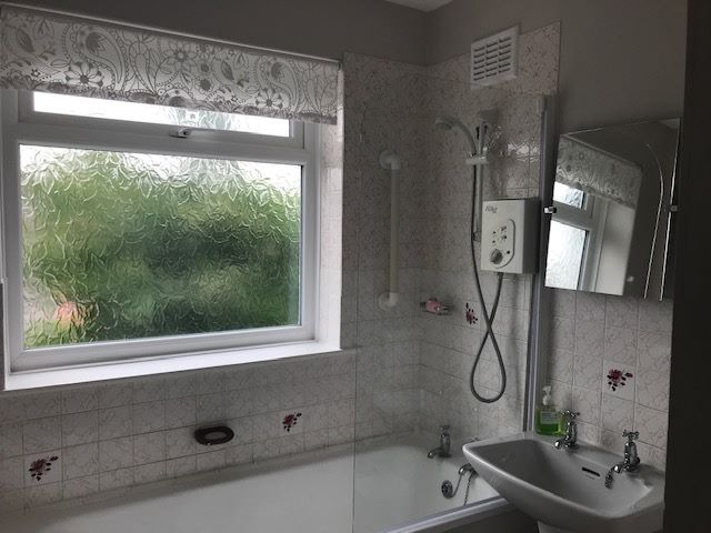 3 bedroom semi-detached house Let in Stockport - Photograph 10.