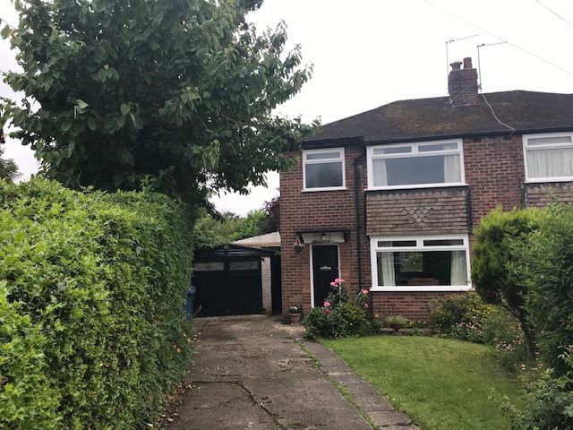 3 bedroom semi-detached house Let in Stockport - Photograph 1.