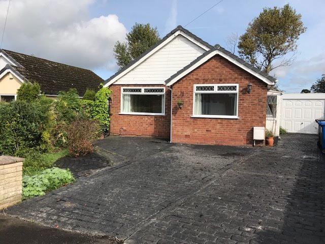 2 bedroom detached bungalow To Let in Stockport - Property photograph.