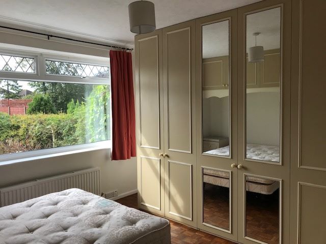 2 bedroom detached bungalow To Let in Stockport - Photograph 6.
