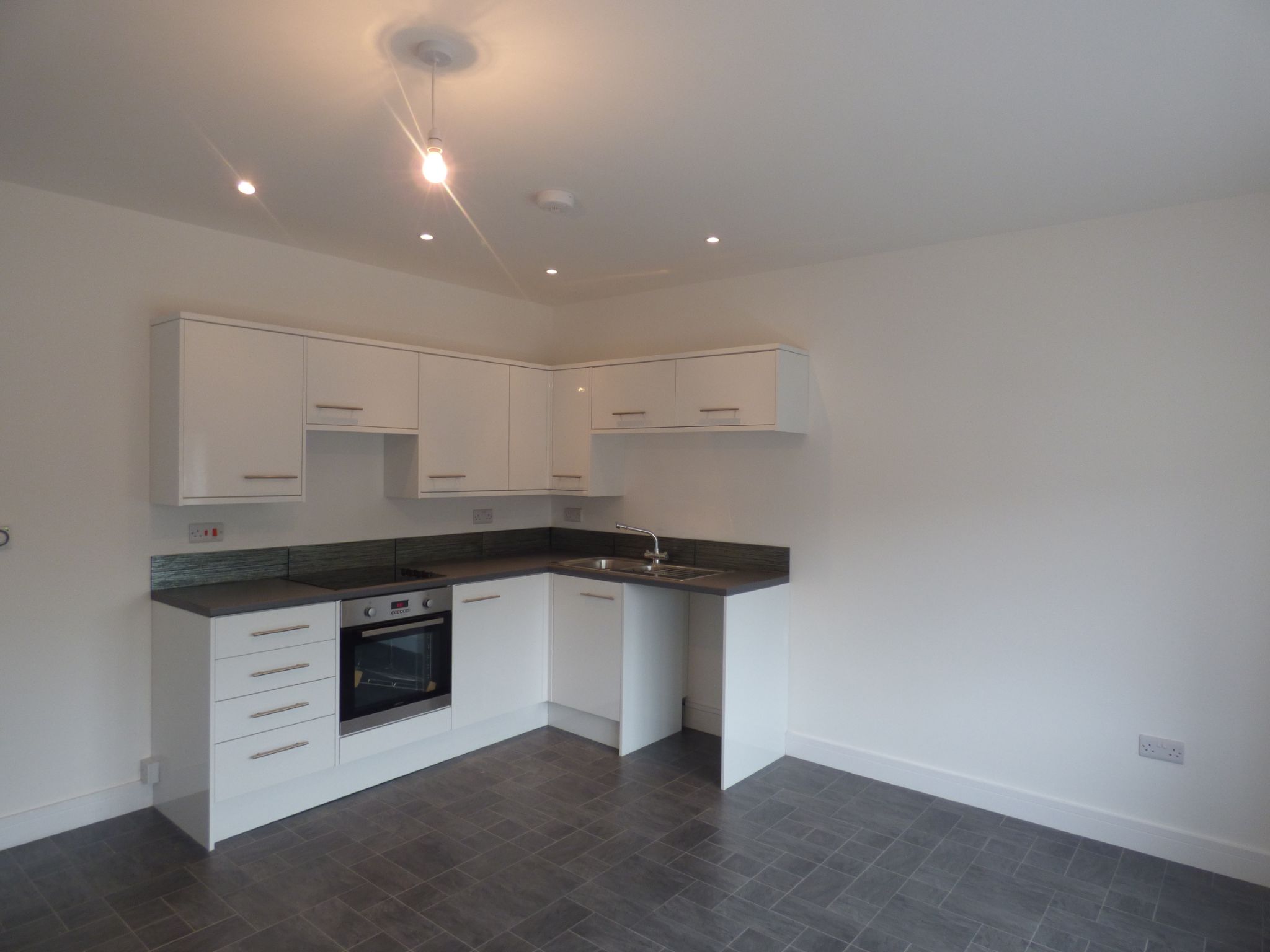 1 bedroom apartment flat/apartment Let in Hazel Grove - Photograph 3.