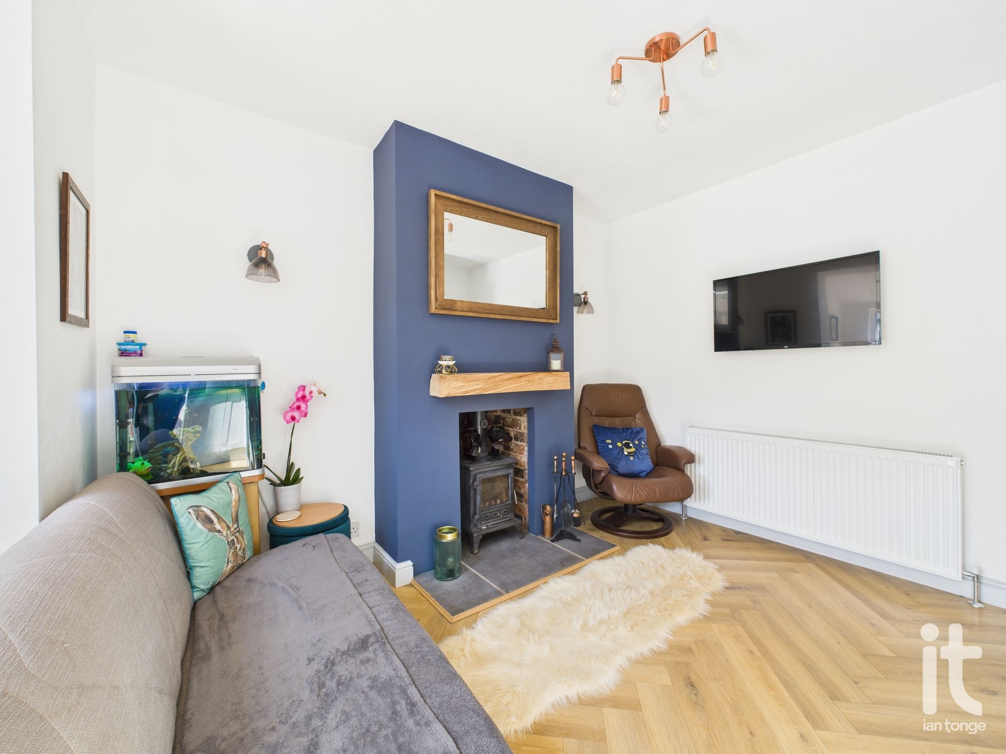 3 bedroom semi-detached house SSTC in Stockport - Photograph 11.