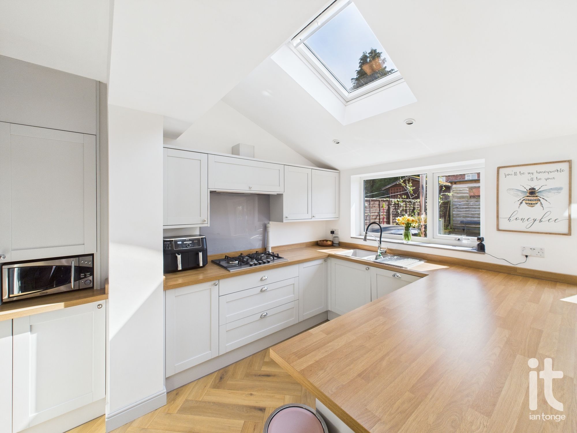 3 bedroom semi-detached house SSTC in Stockport - Photograph 15.