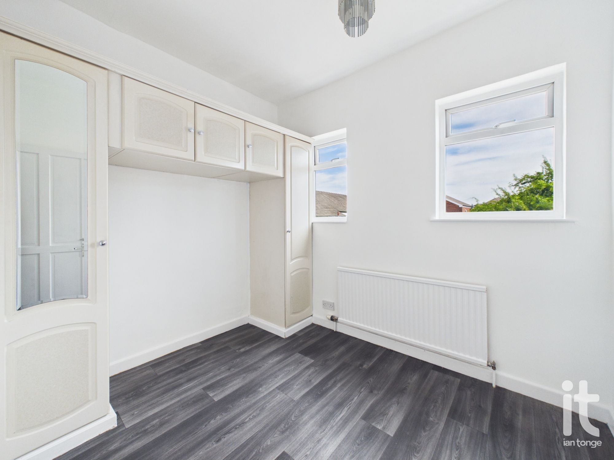 2 bedroom end terraced house For Sale in Stockport - Photograph 8.