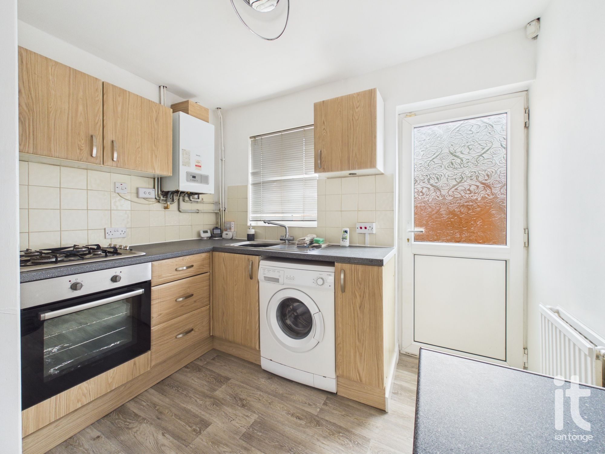 2 bedroom end terraced house For Sale in Stockport - Photograph 6.
