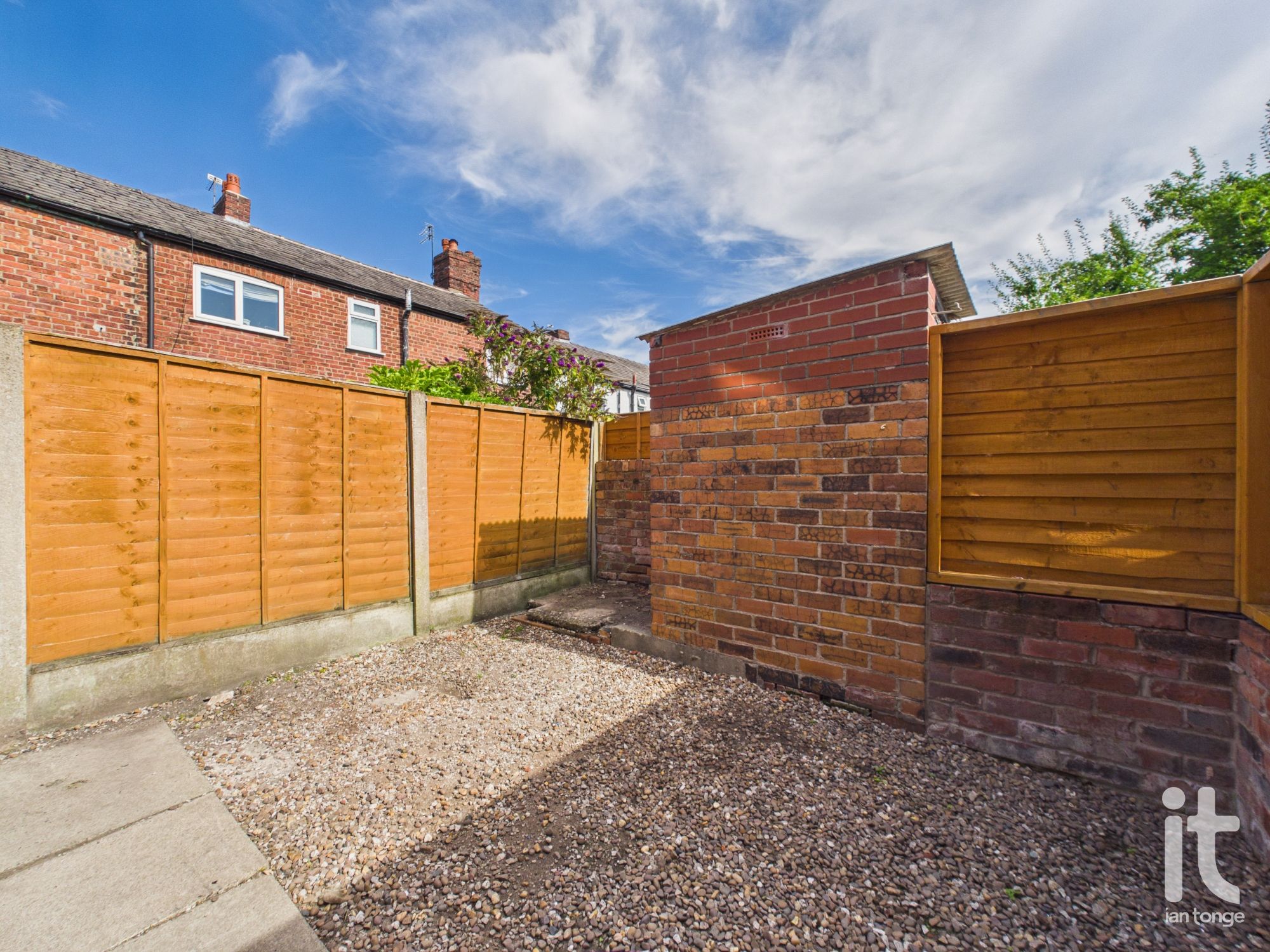 2 bedroom end terraced house For Sale in Stockport - Photograph 4.