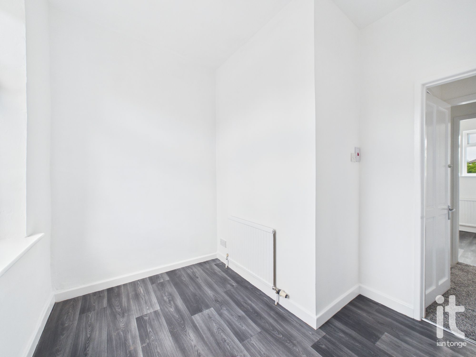 2 bedroom end terraced house For Sale in Stockport - Photograph 9.