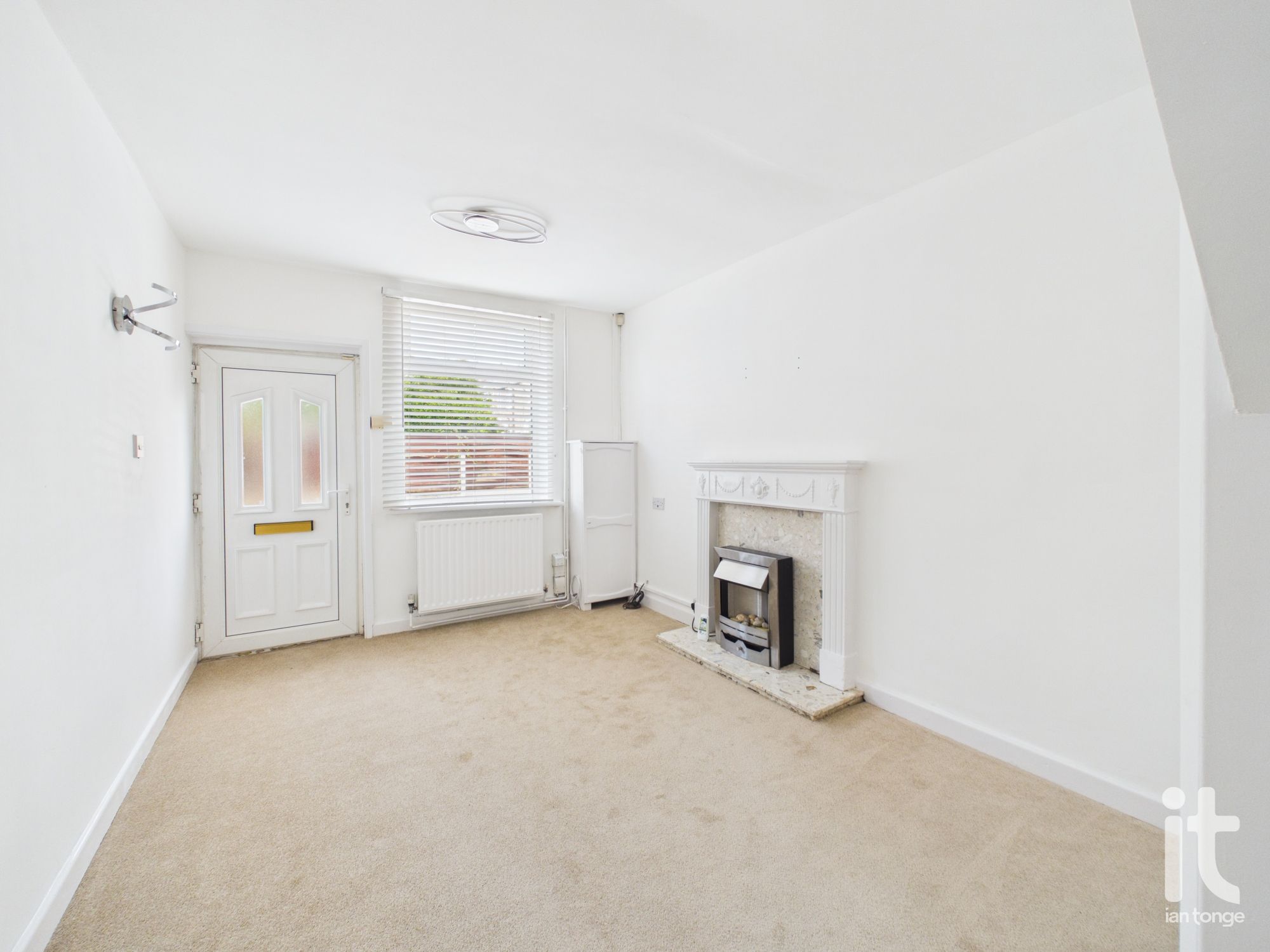 2 bedroom end terraced house For Sale in Stockport - Property photograph.