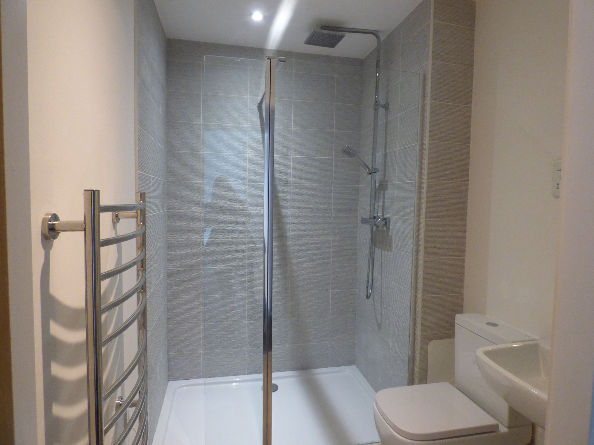 1 bedroom apartment flat/apartment To Let in Stockport - Shower room.