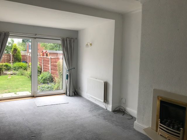 3 bedroom semi-detached house Let in Stockport - Photograph 3.