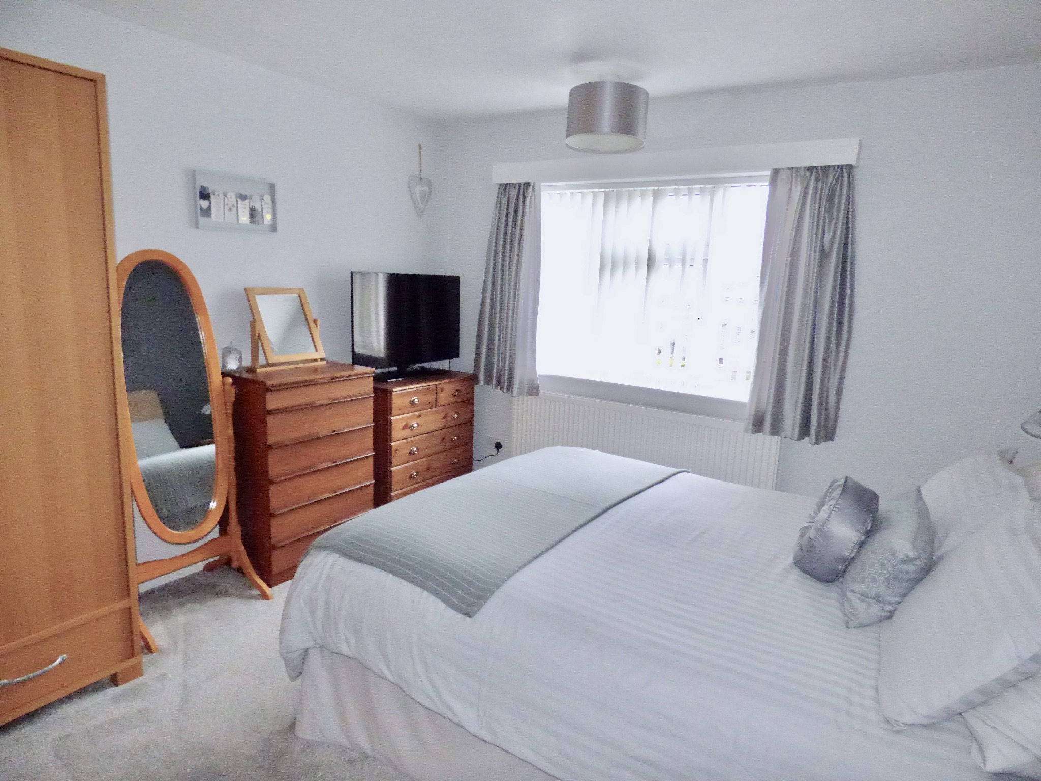 3 bedroom detached house Sold in Stockport - Photograph 10.