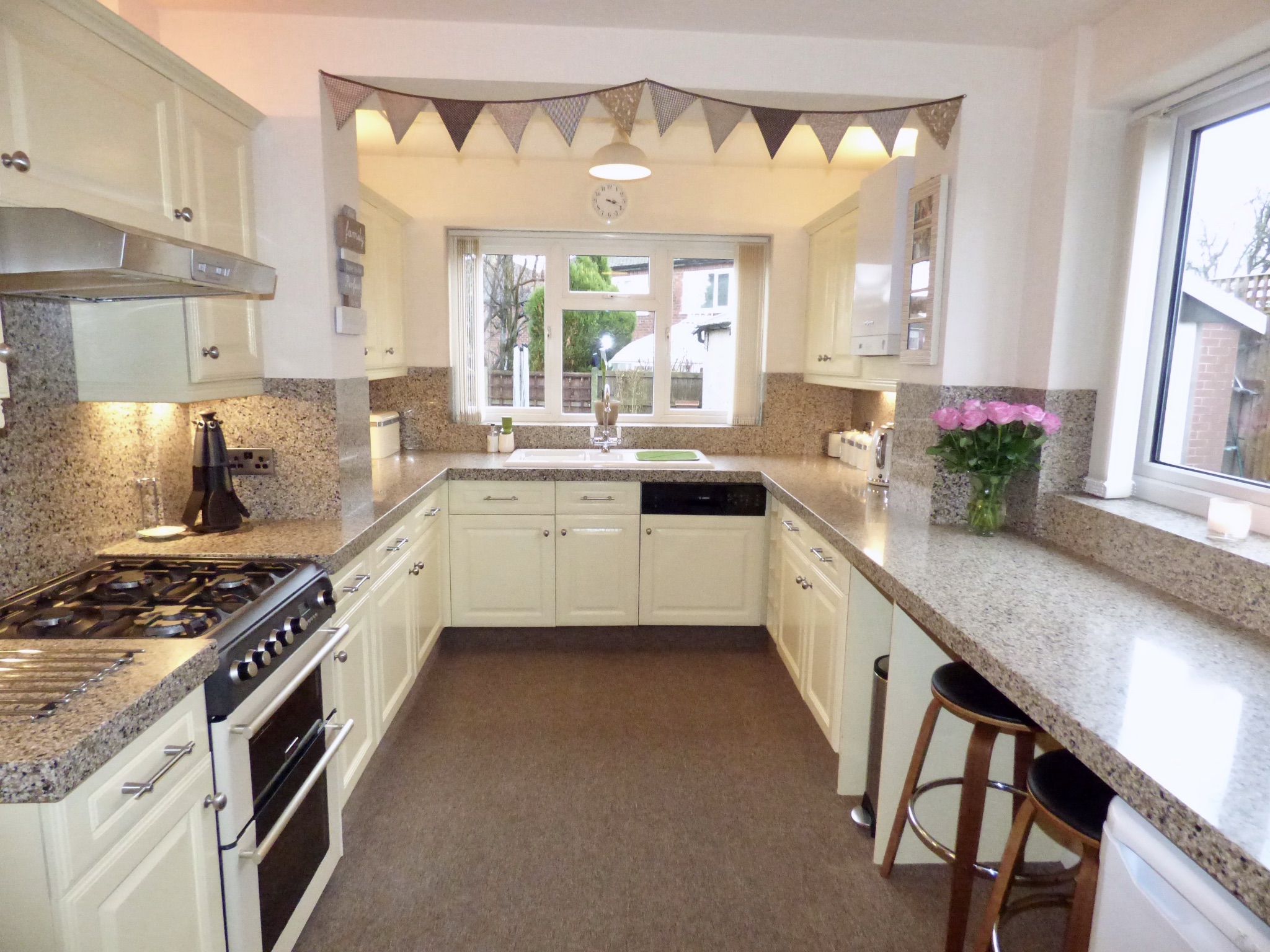 3 bedroom detached house Sold in Stockport - Photograph 6.