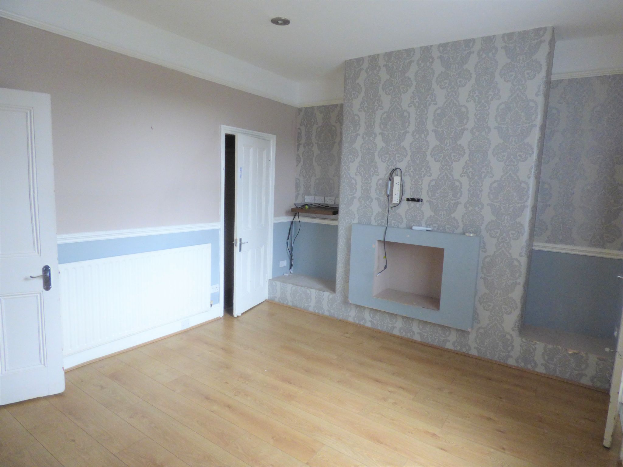 2 bedroom mid terraced house Sold in Stockport - Photograph 4.