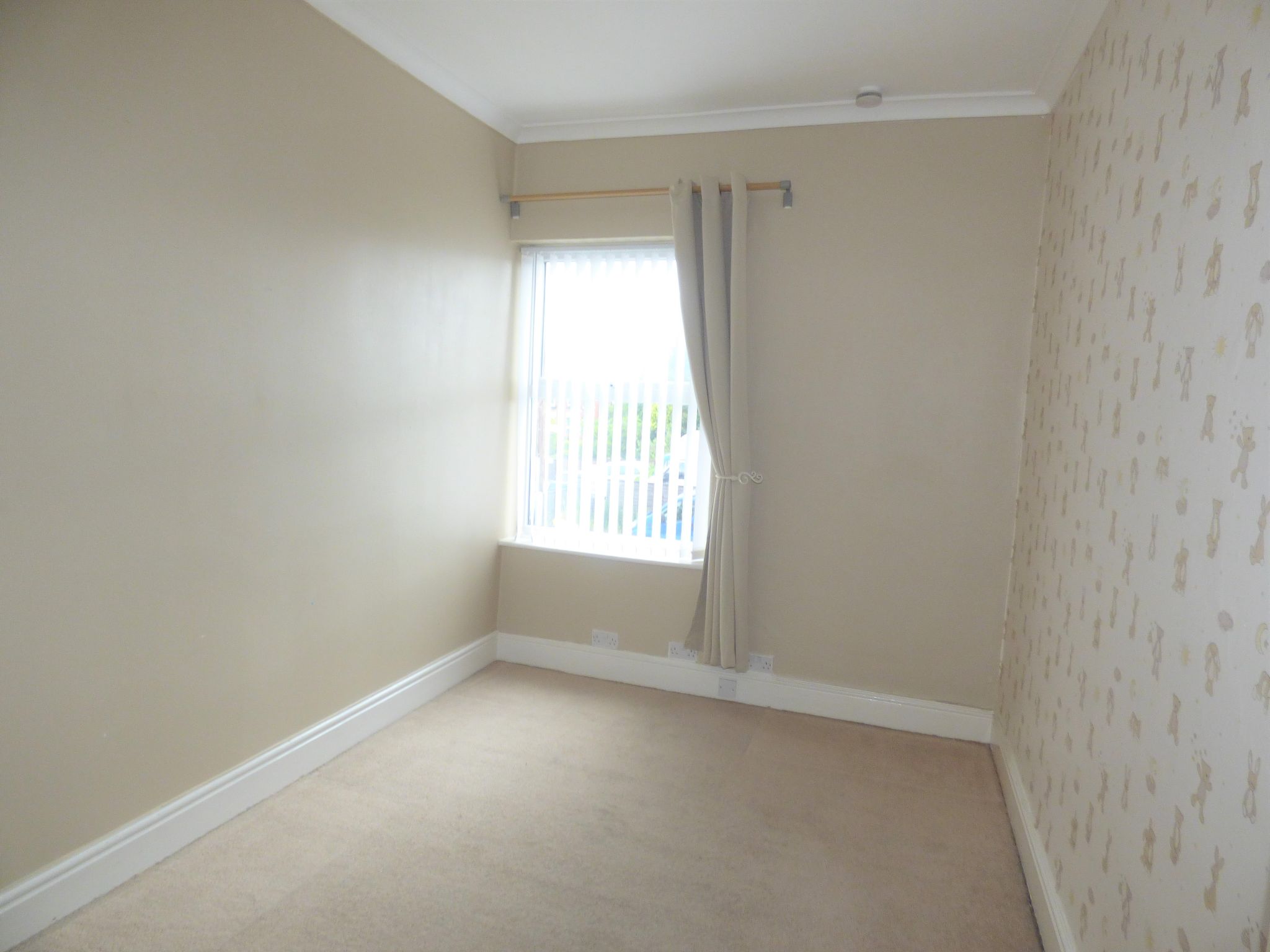 2 bedroom mid terraced house Sold in Stockport - Photograph 8.