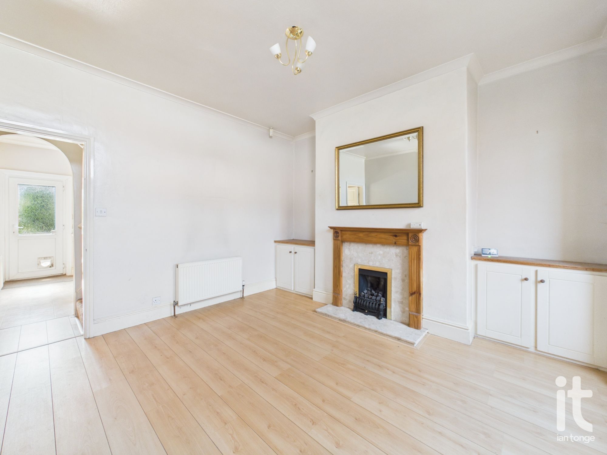 2 bedroom mid terraced house For Sale in Stockport - Photograph 5.