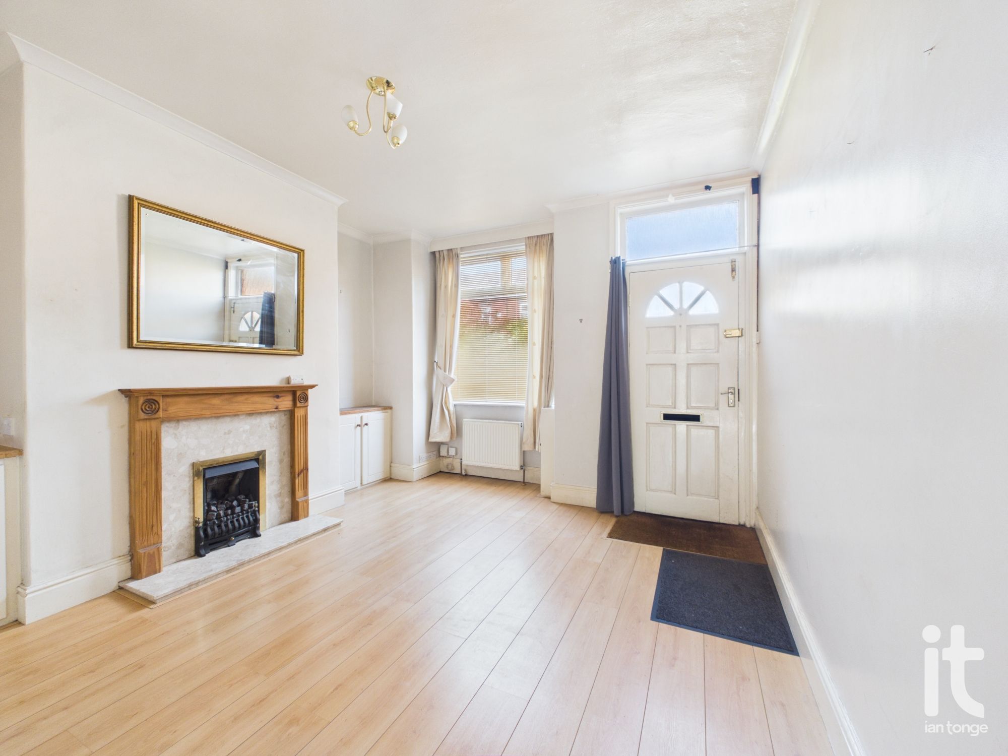 2 bedroom mid terraced house For Sale in Stockport - Property photograph.