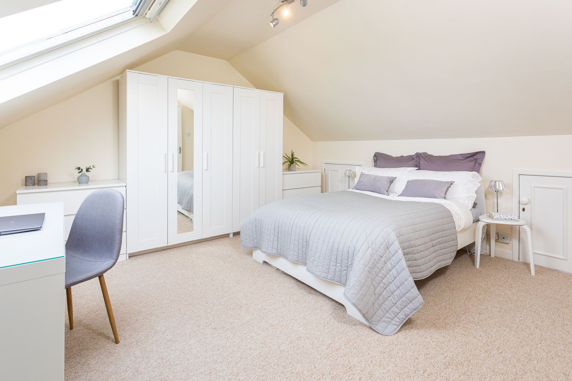 4 bedroom detached house For Sale in Macclesfield - Photograph 11.
