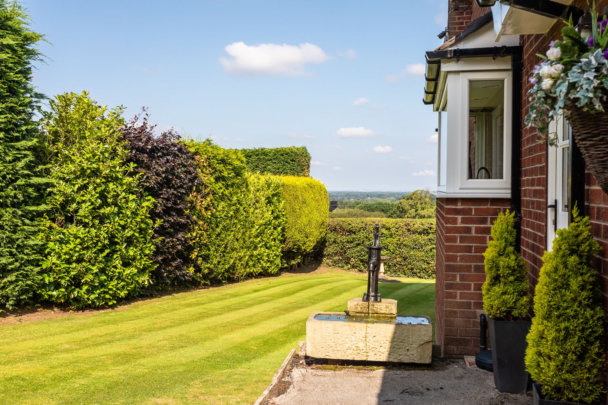 4 bedroom detached house For Sale in Macclesfield - Photograph 18.