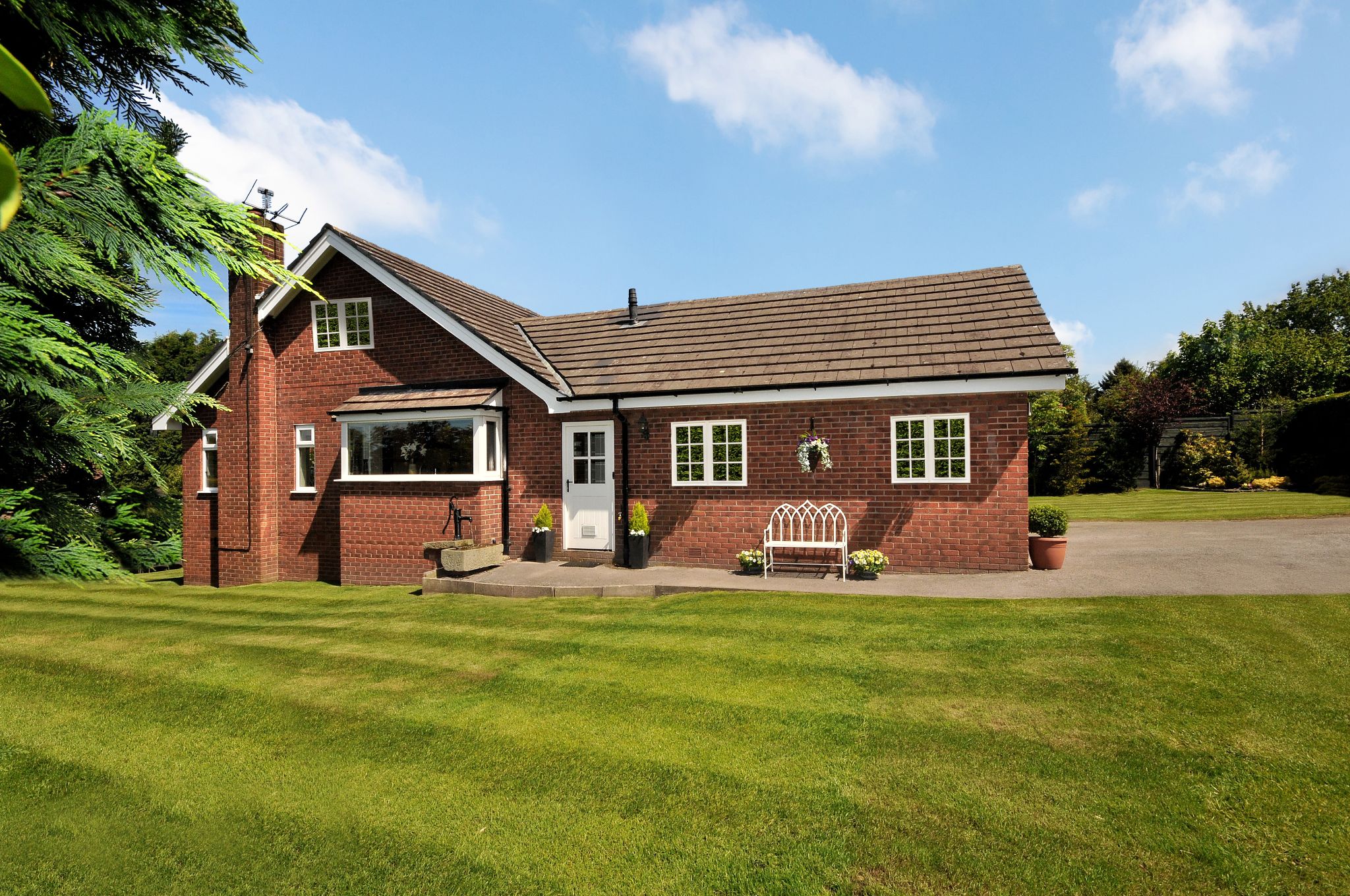 4 bedroom detached house For Sale in Macclesfield - Main Image.