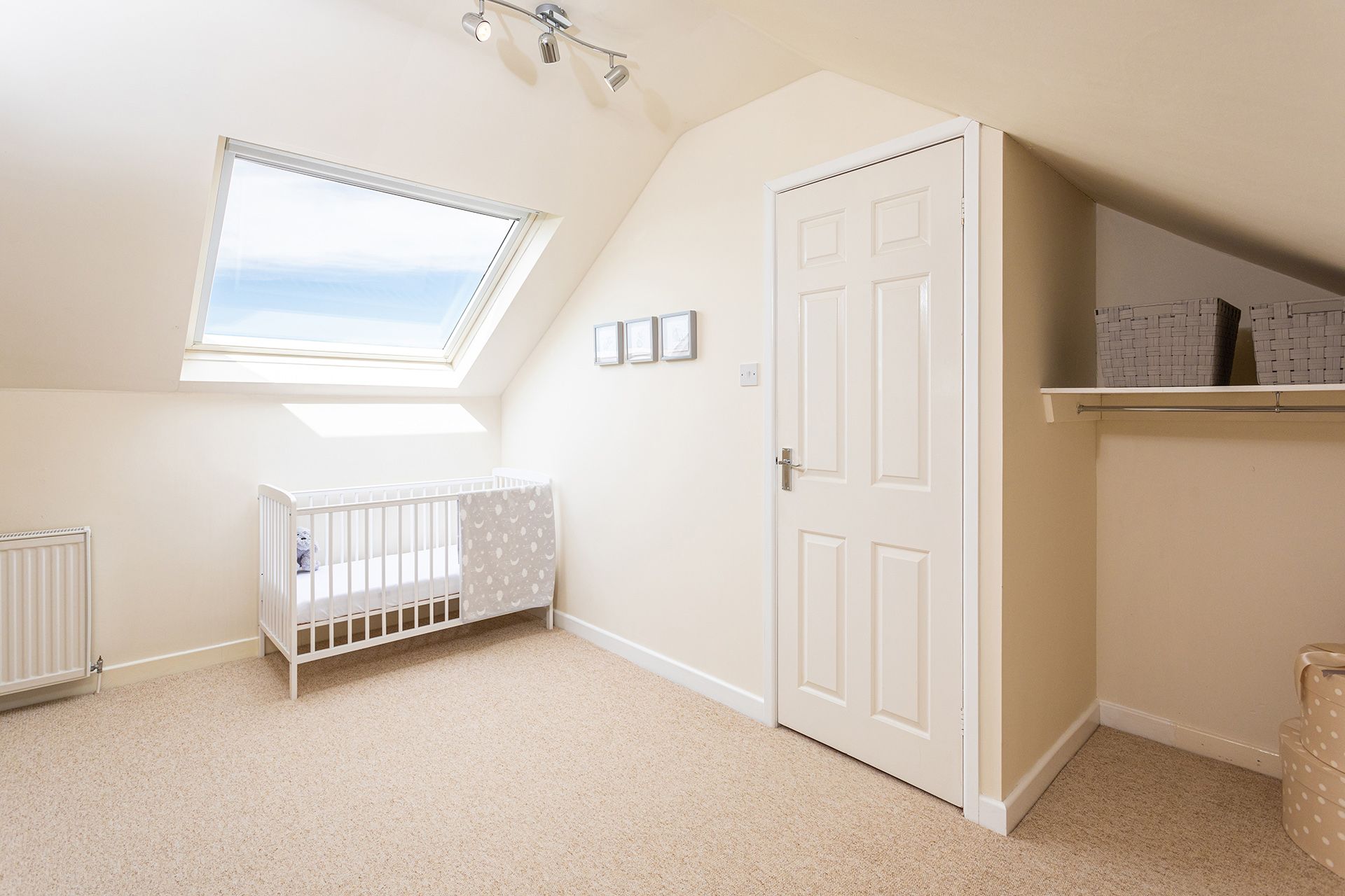 4 bedroom detached house For Sale in Macclesfield - Photograph 14.