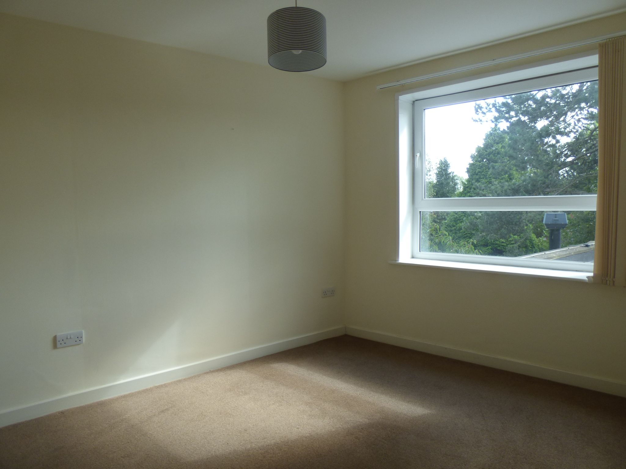 2 bedroom apartment flat/apartment Let in Stockport - Photograph 5.