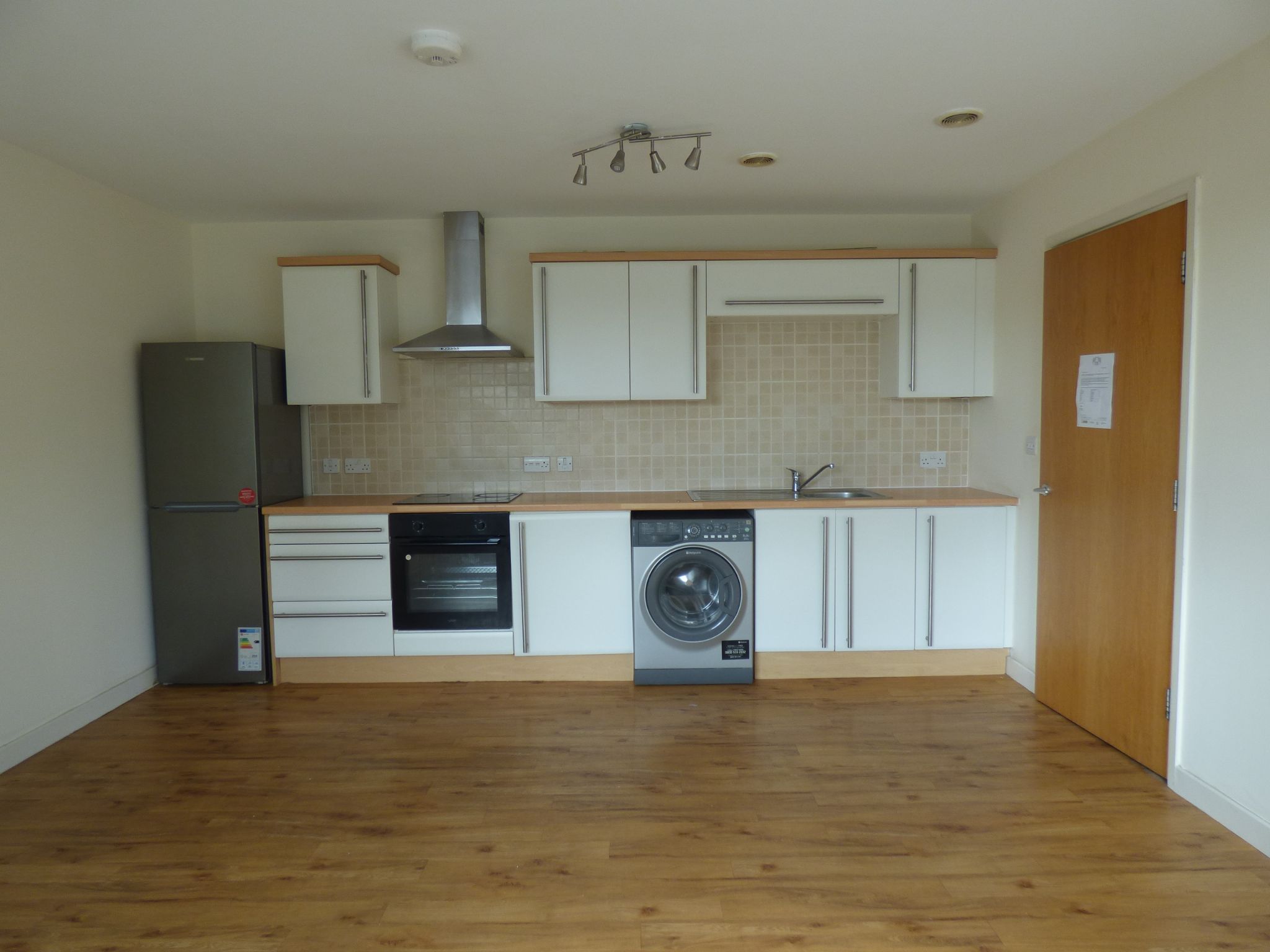 2 bedroom apartment flat/apartment Let in Stockport - Photograph 2.