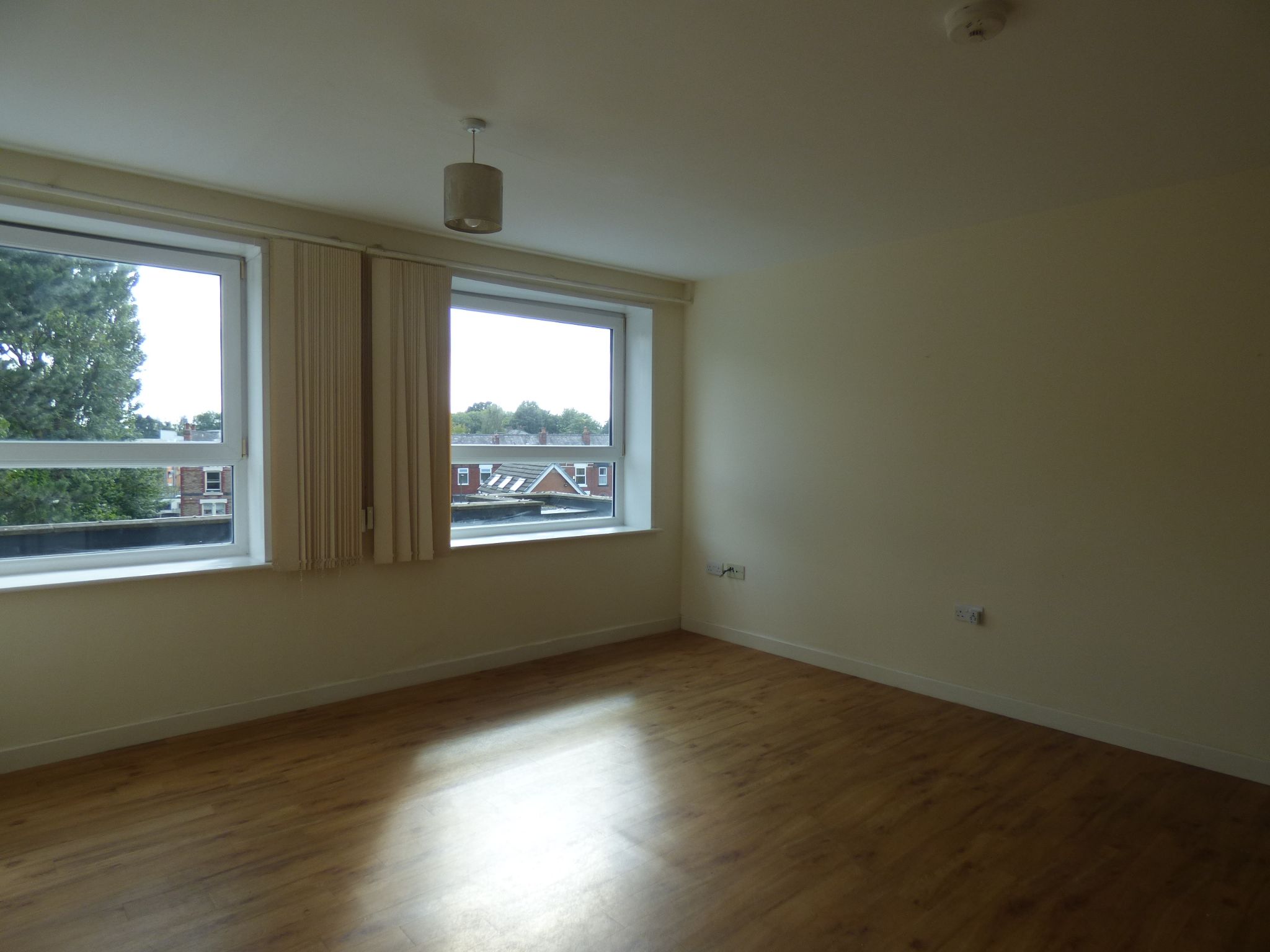 2 bedroom apartment flat/apartment Let in Stockport - Photograph 4.