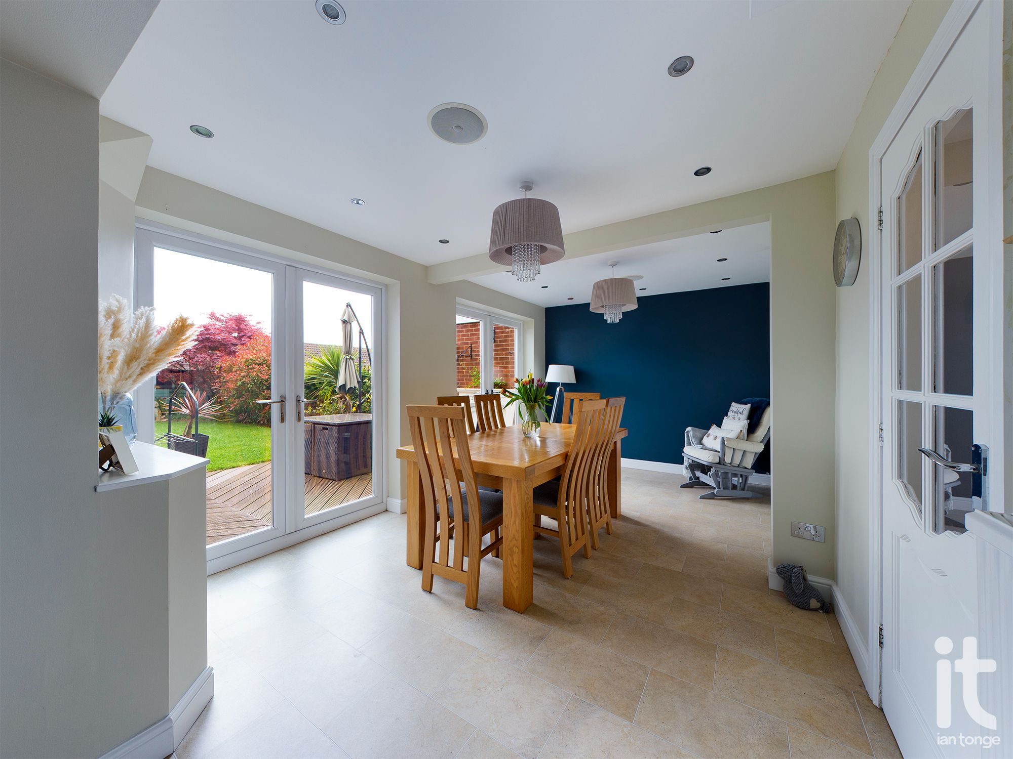 3 bedroom semi-detached house Sold in Stockport - Photograph 7.