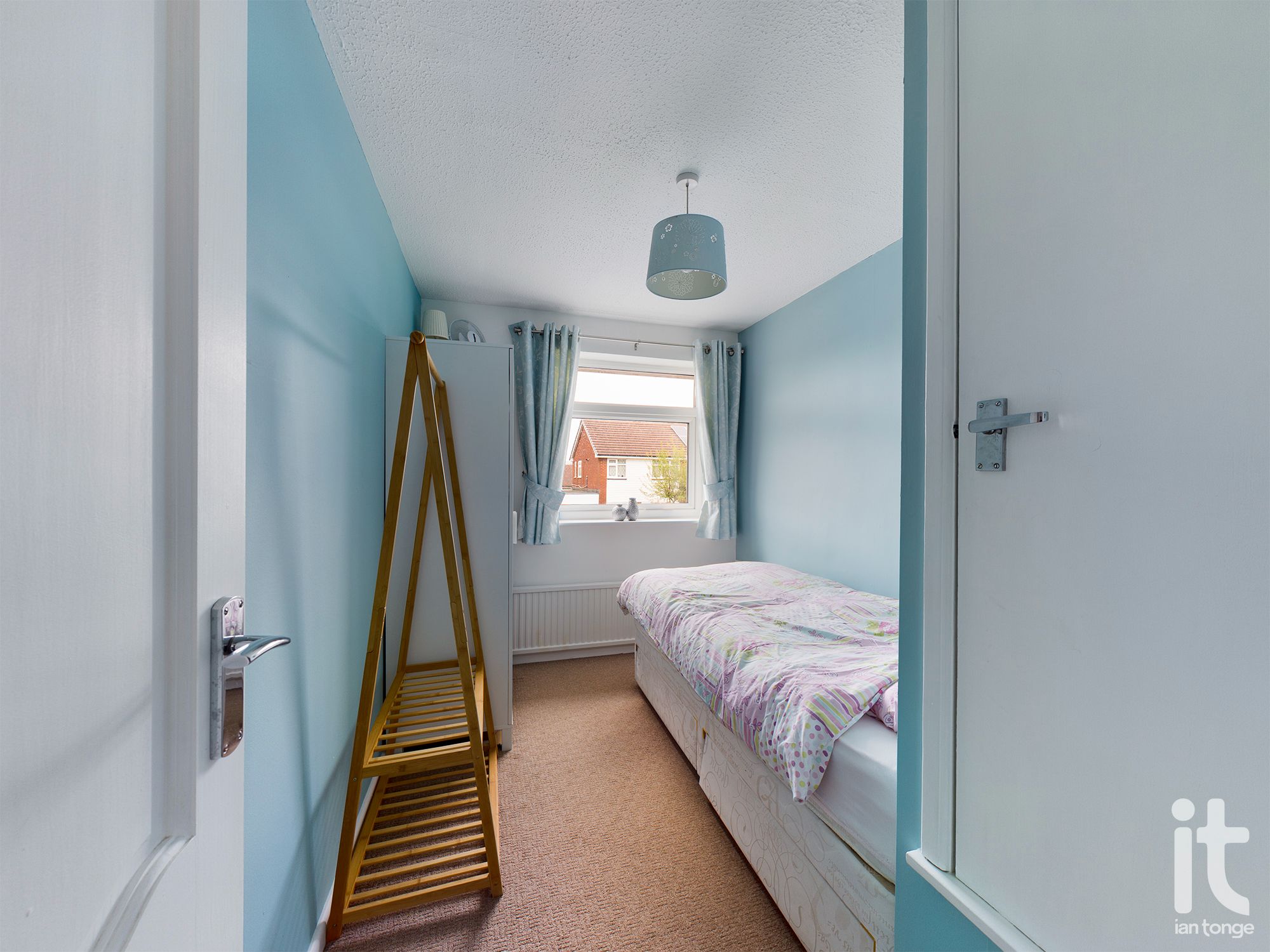 3 bedroom semi-detached house Sold in Stockport - Photograph 21.